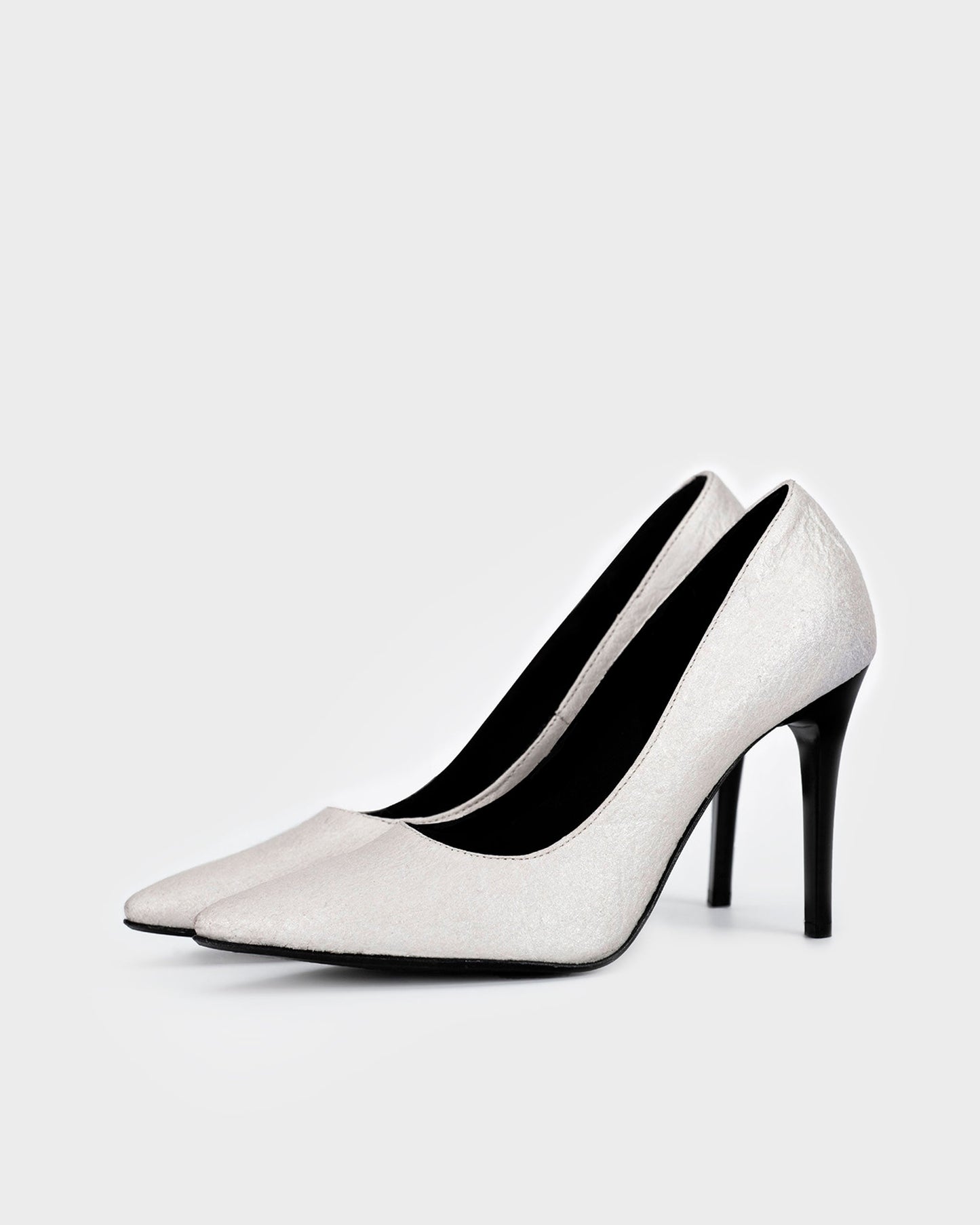 Pearly Chic Pina szpilki ze skóry z ananasa - sample sale