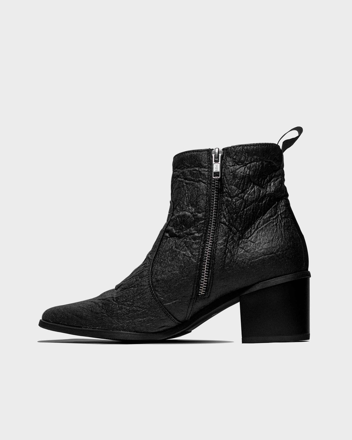 Swan No.1 Black Pina botki ze skóry z ananasa - sample sale