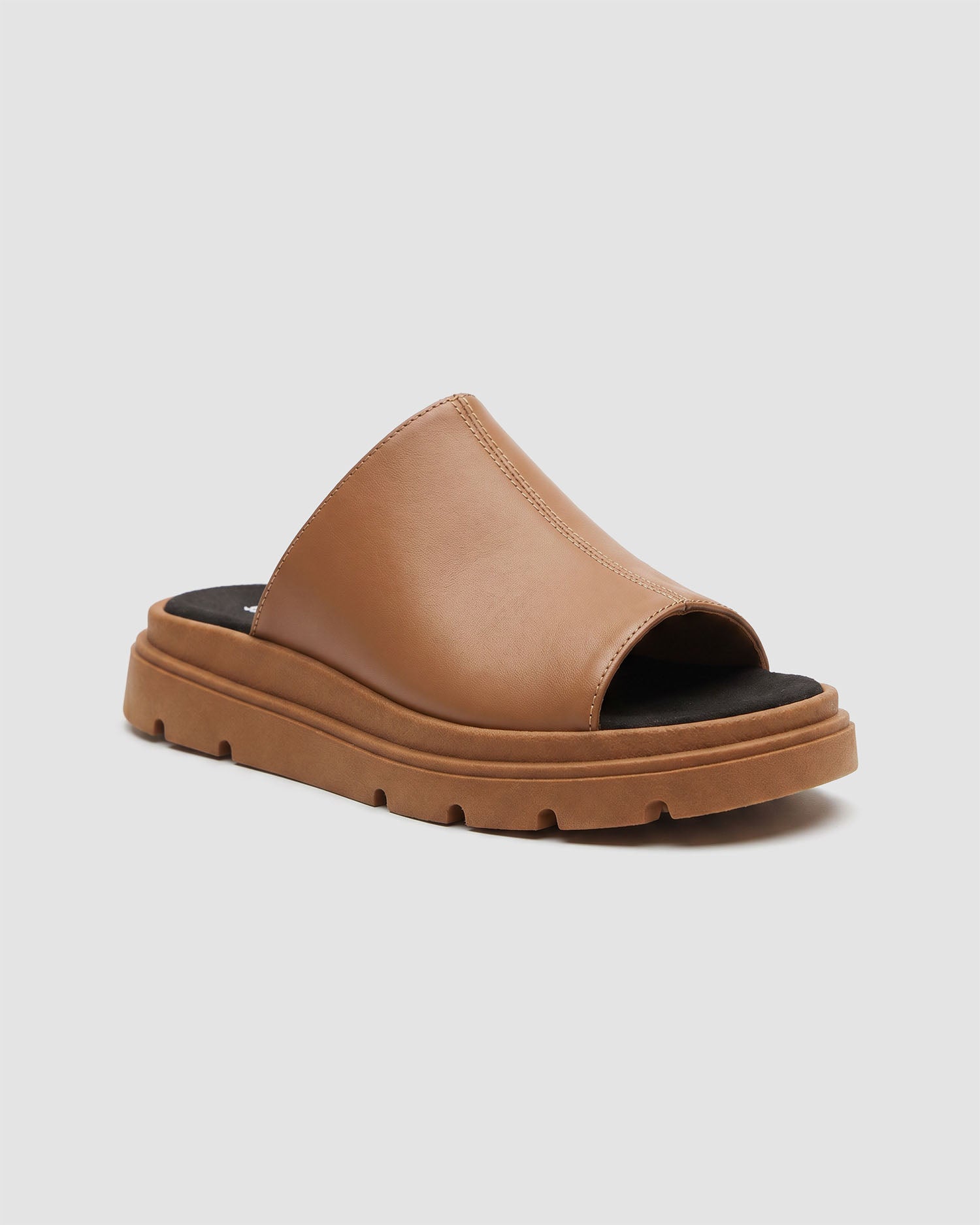 Kado Slides klapki, profil z masywną podeszwą