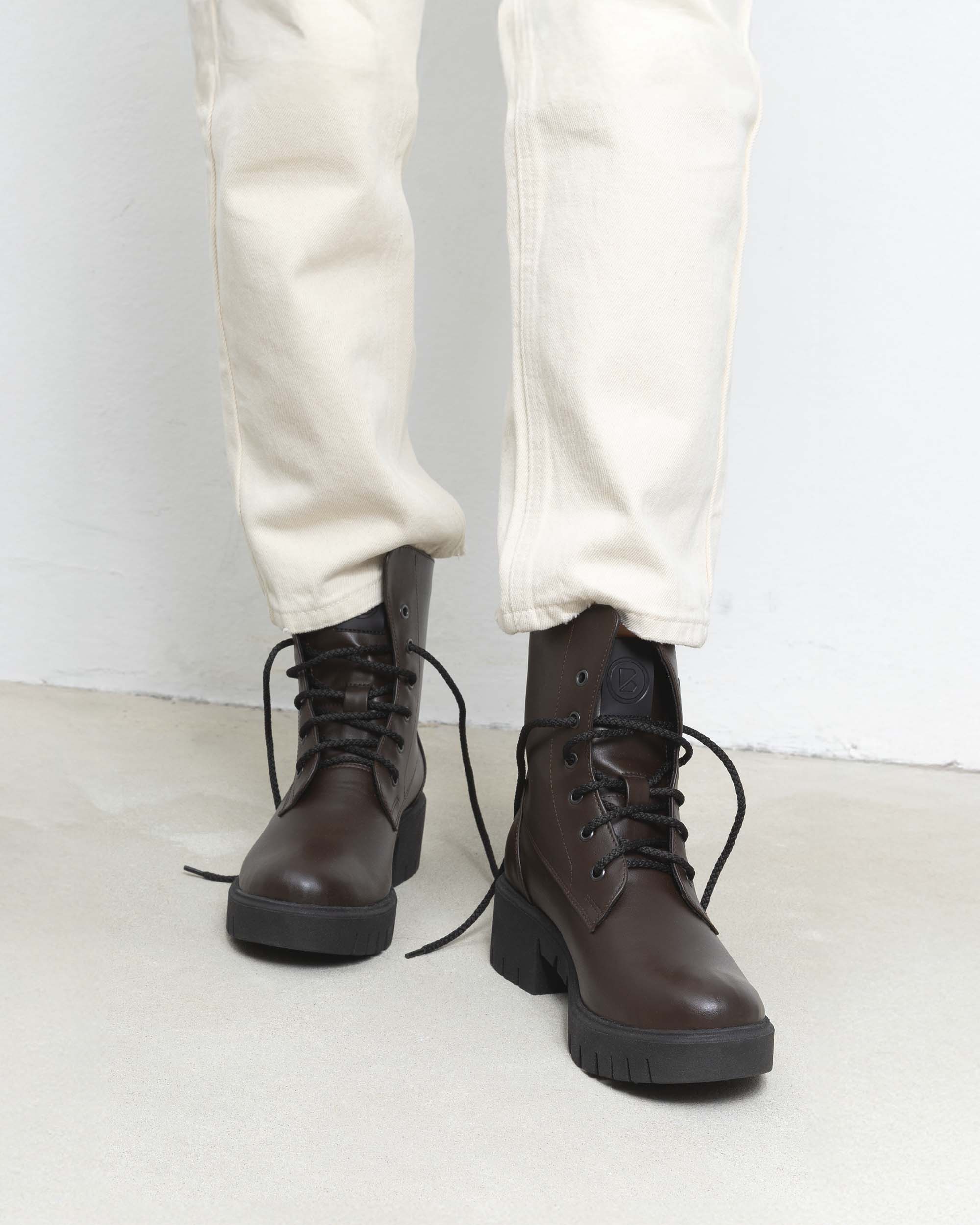 Workers No. 3 Chocolate brązowe botki z roślinnej skóry