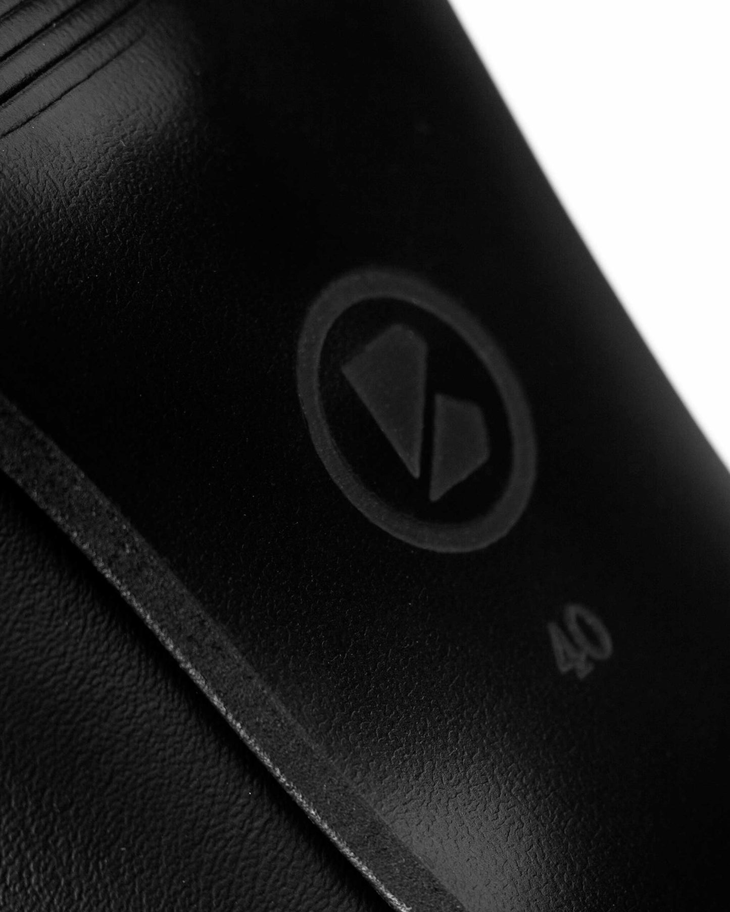 Blacky Chic Nopal szpilki ze skóry z kaktusa- sample sale
