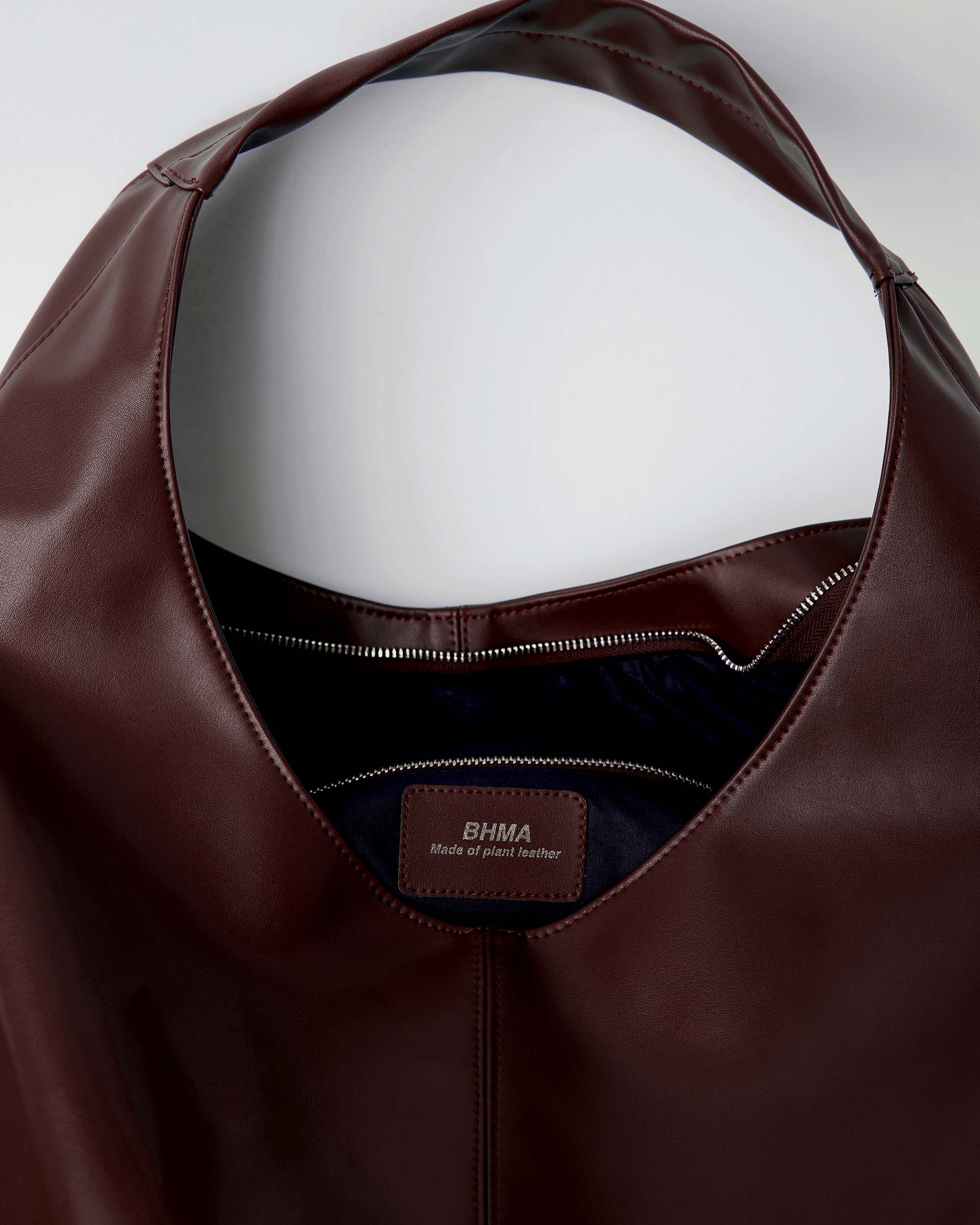 Brązowa torebka Slouchy Shopper BOHEMA z roślinnej skóry, wnętrze z widokiem na przegrody