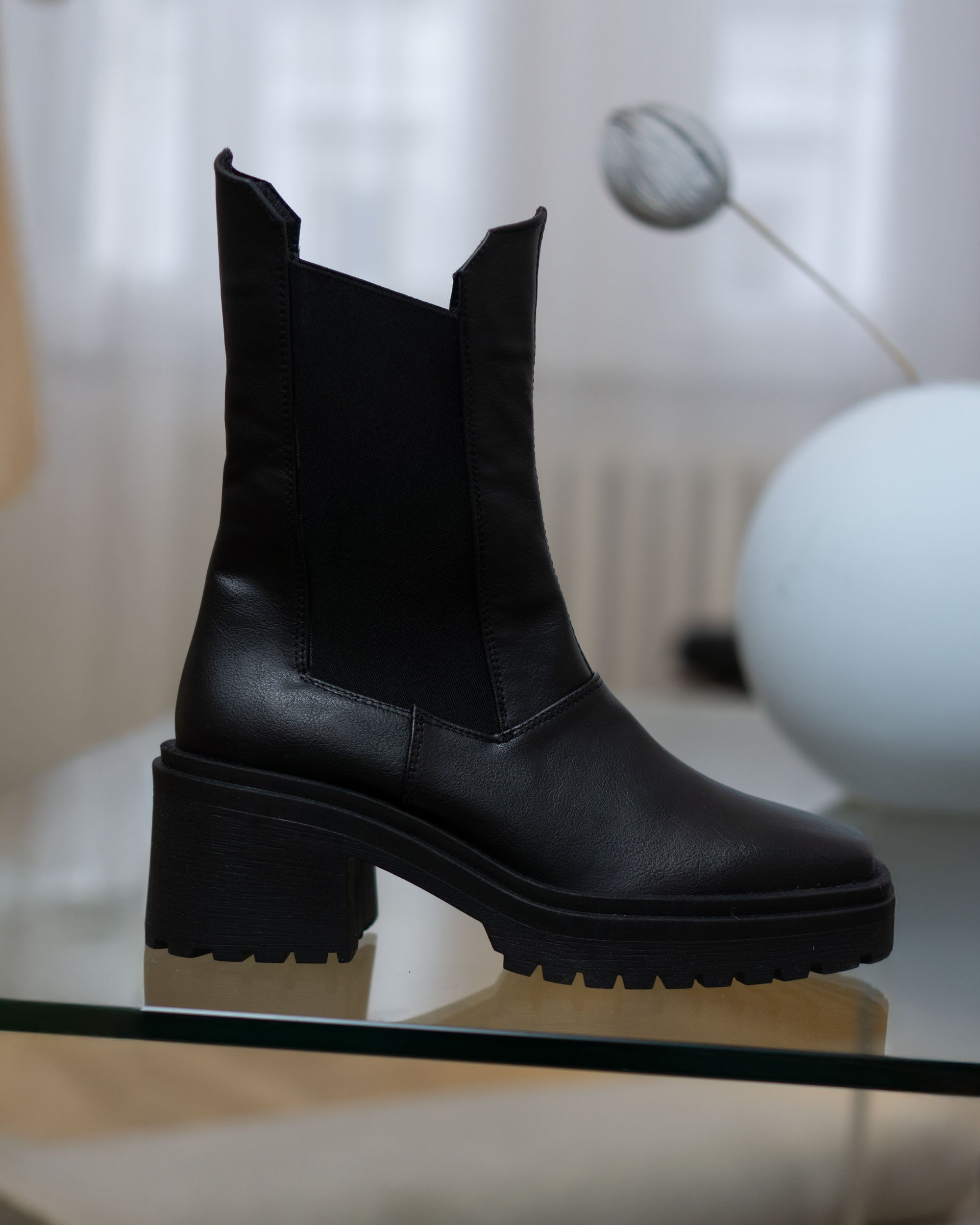 Squared Chelsea Boots Black