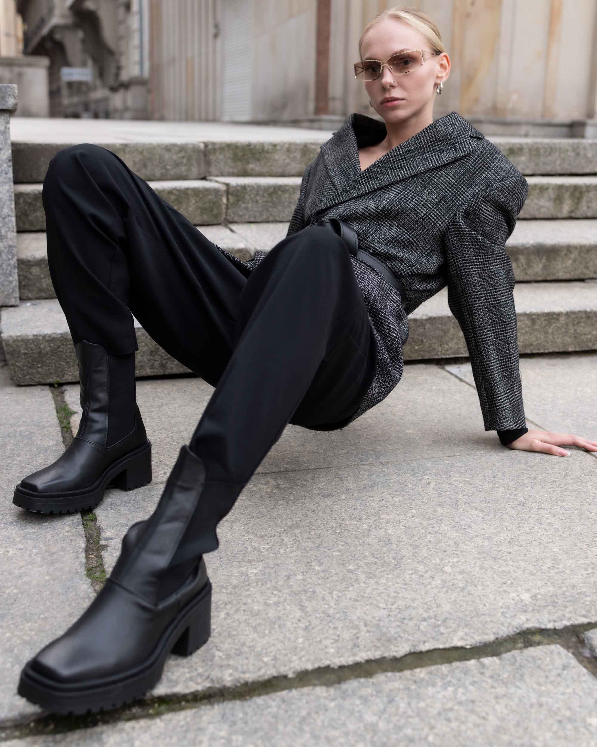 Squared Chelsea Boots Black