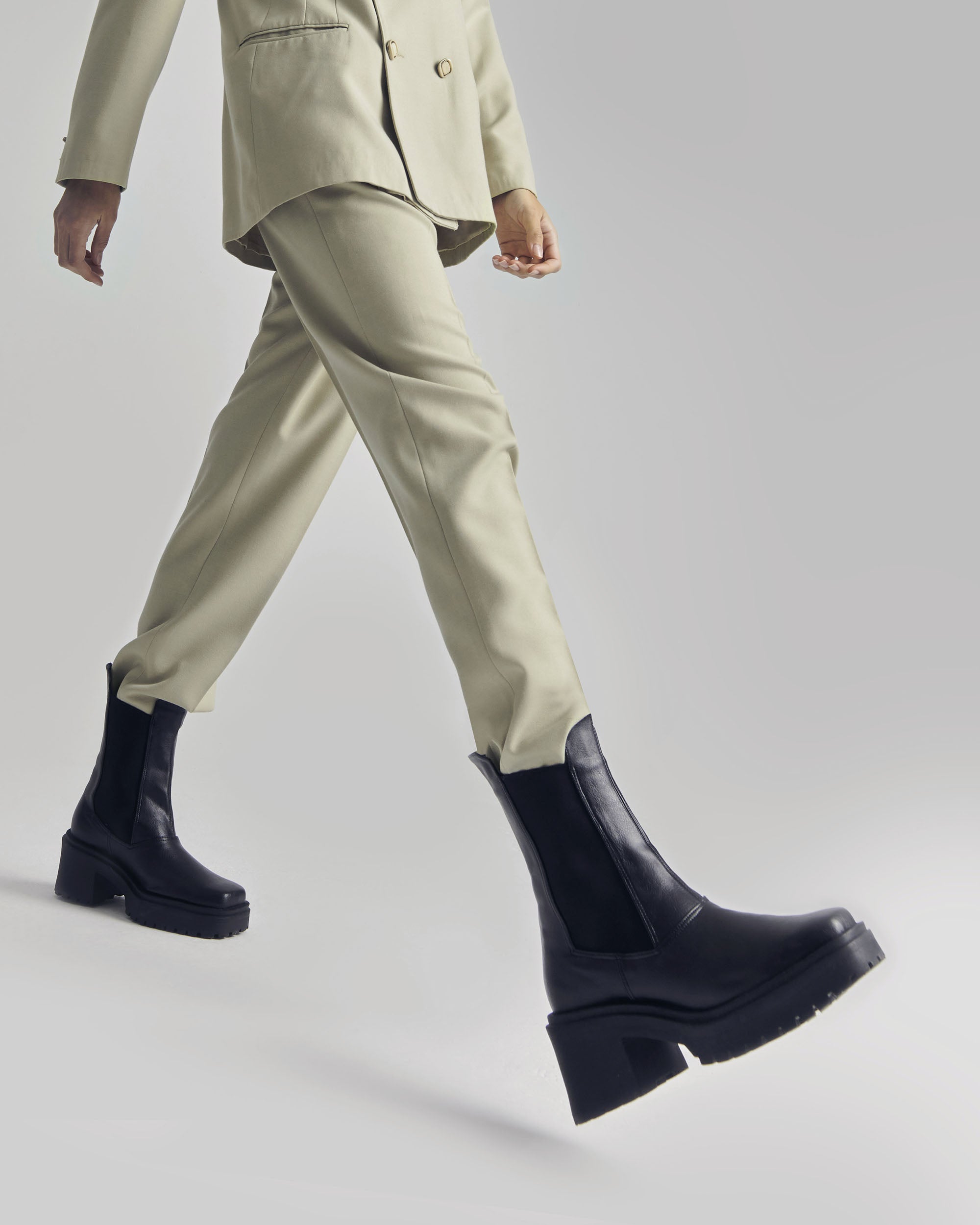Squared Chelsea Boots Black