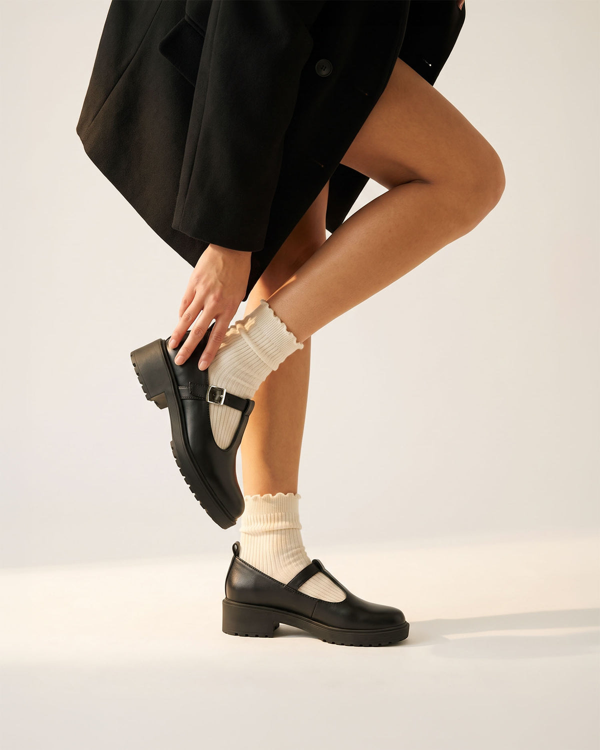 Czarne buty Mary Jane damskie ze skóry roślinnej – Curtsy | BOHEMA