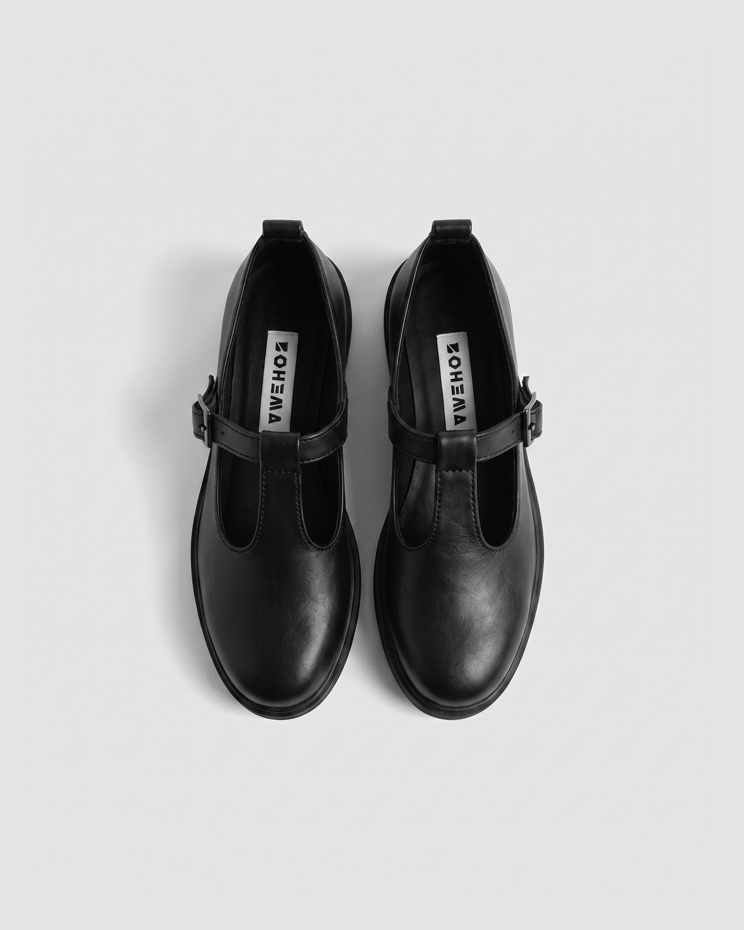 Curtsy Mary Jane BOHEMA czarne buty ze skóry roślinnej, widok pod kątem