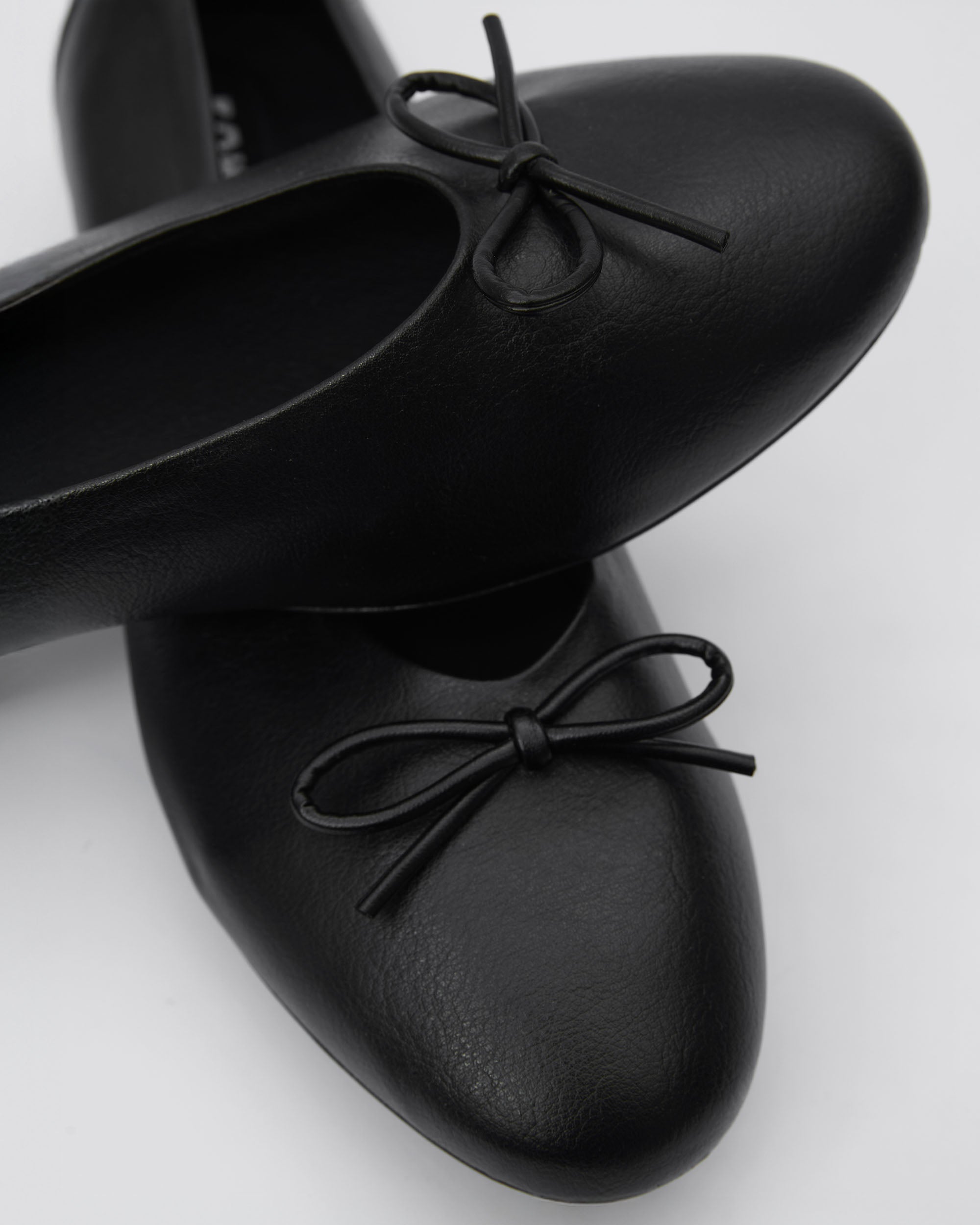 Mossy Pumps Black czarne baleriny z kokardką