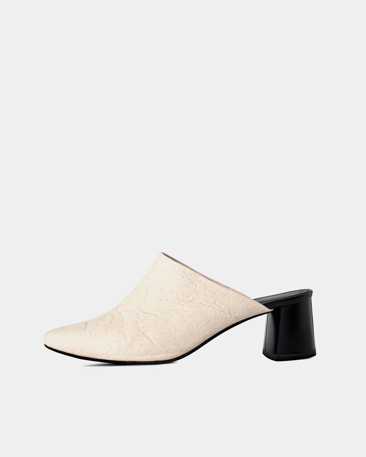 Mule Creamy Pina klapki ze skóry z ananasa - sample sale