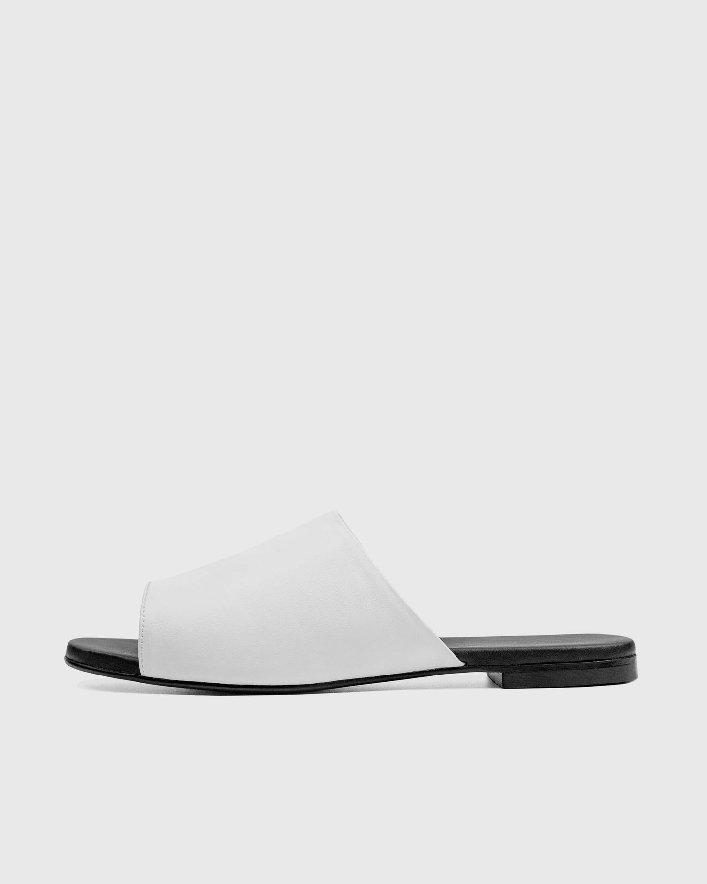 Ritzy Slides White klapki z roślinnej skóry z winogron - sample sale