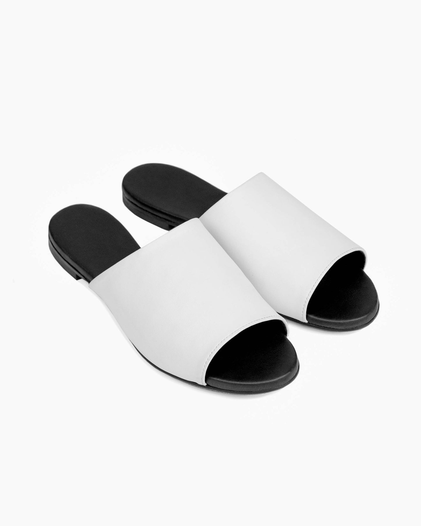 Ritzy Slides White klapki z roślinnej skóry z winogron - sample sale