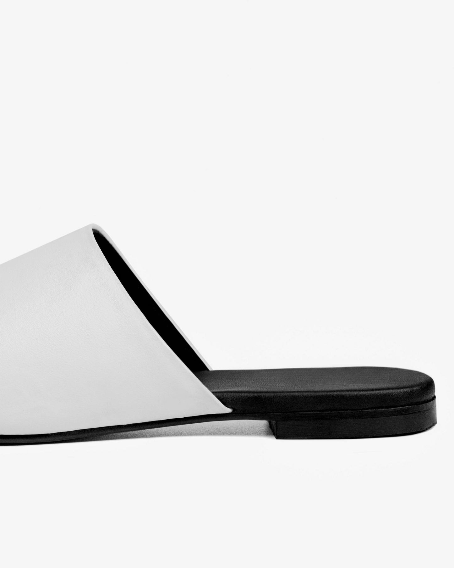 Ritzy Slides White klapki z roślinnej skóry z winogron - sample sale