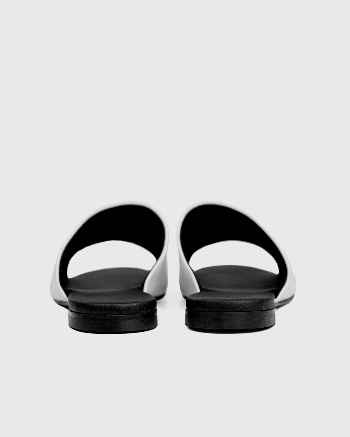 Ritzy Slides White klapki z roślinnej skóry z winogron - sample sale