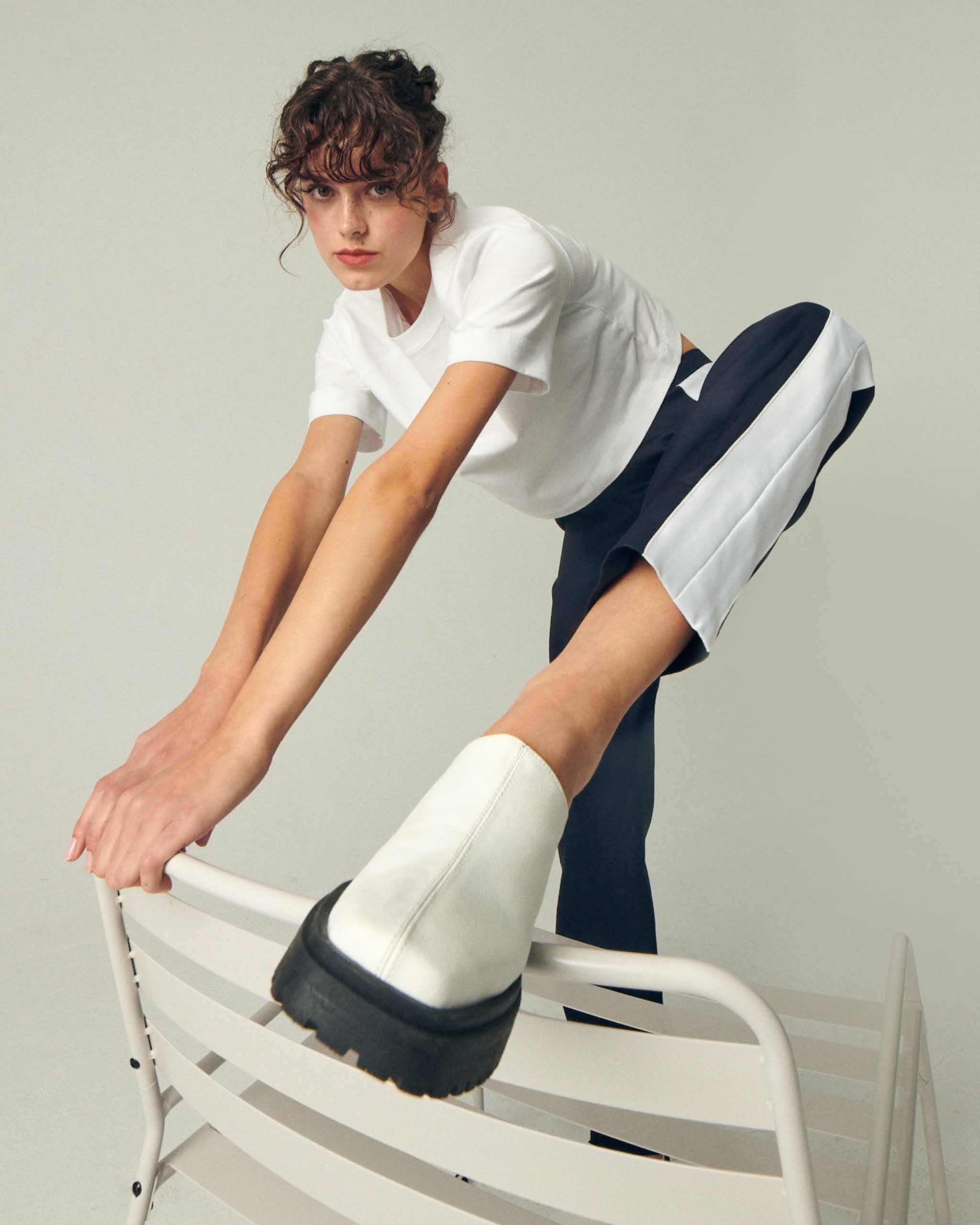 Squared Mule White białe mule ze skóry z winogron