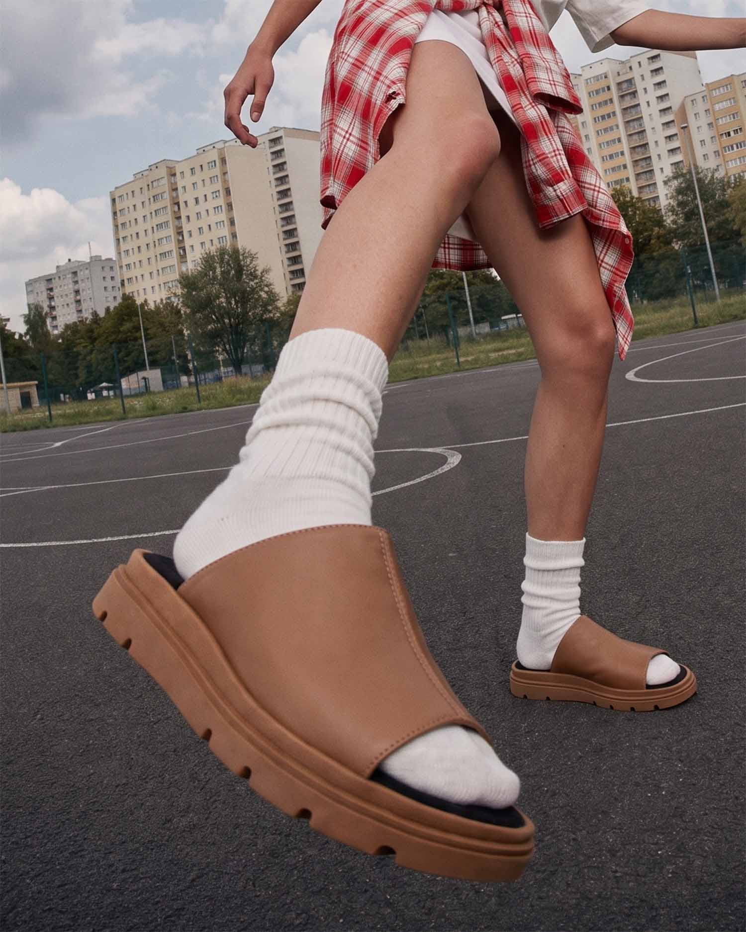 Kado Slides klapki, letnia stylizacja miejska