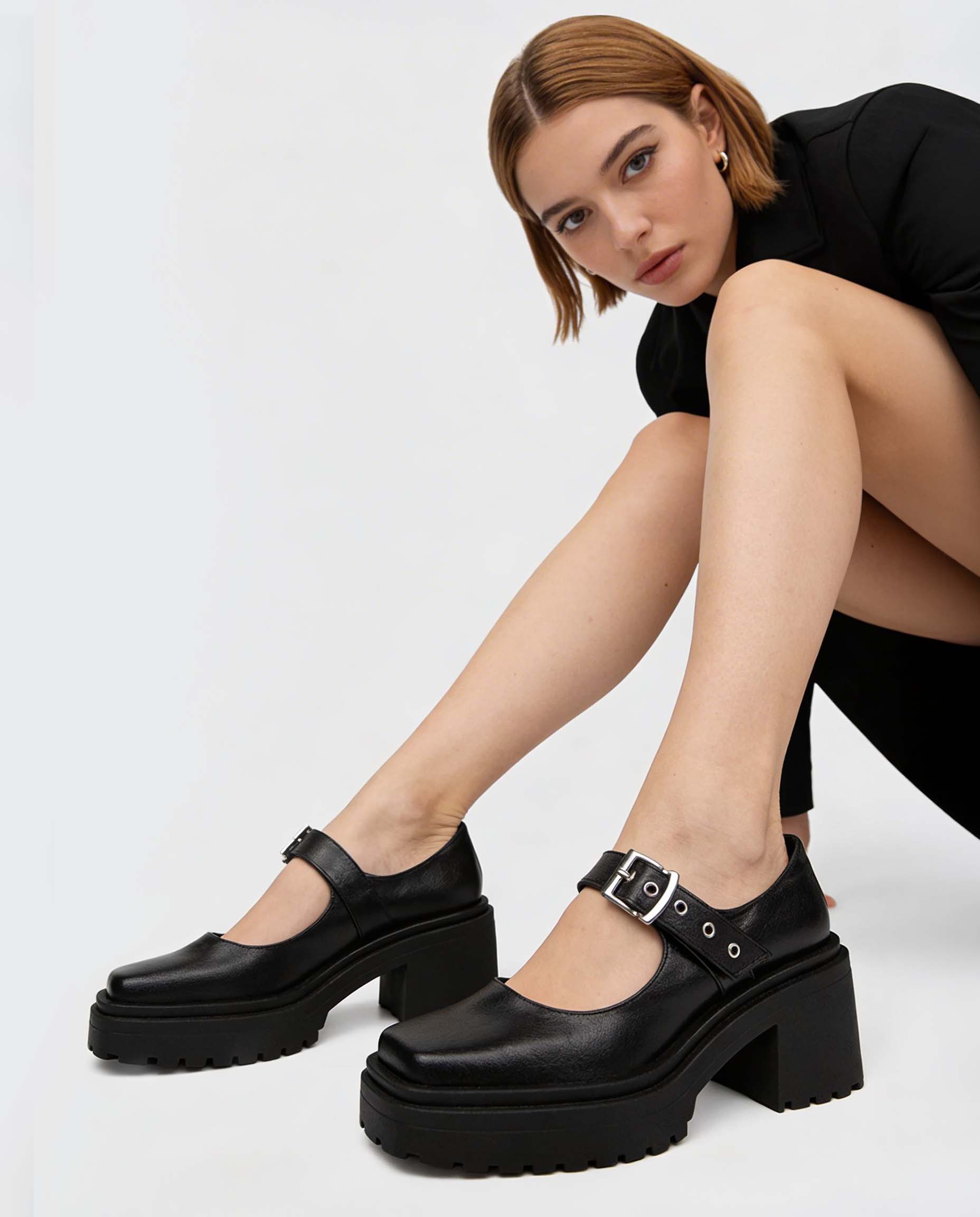 Squared Pumps Black baleriny w stylu Mary Jane ze skóry z winogron