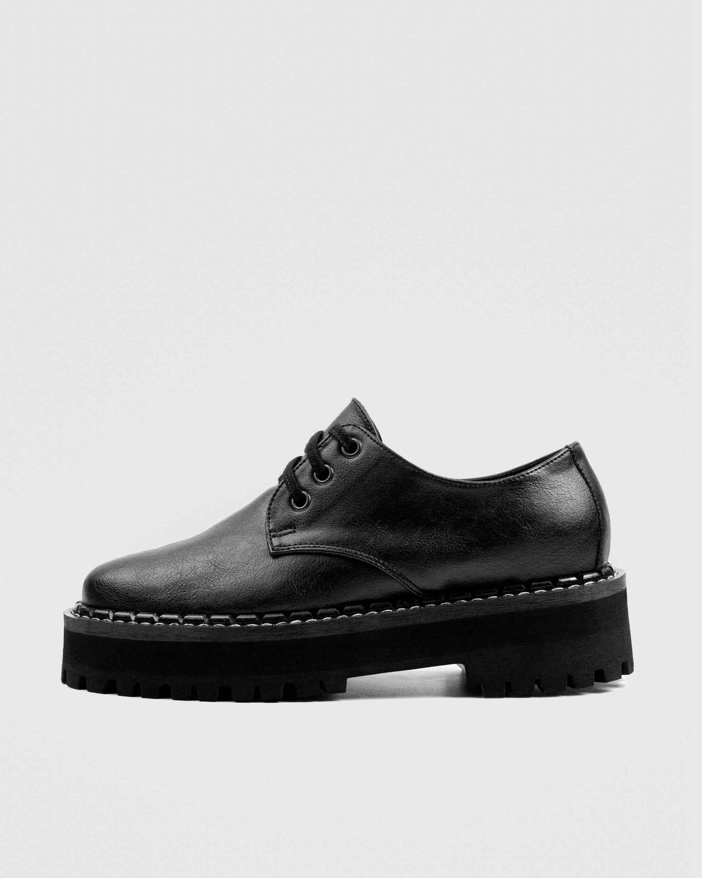 Chunky Derbs Girl Black derby ze skóry z winogron