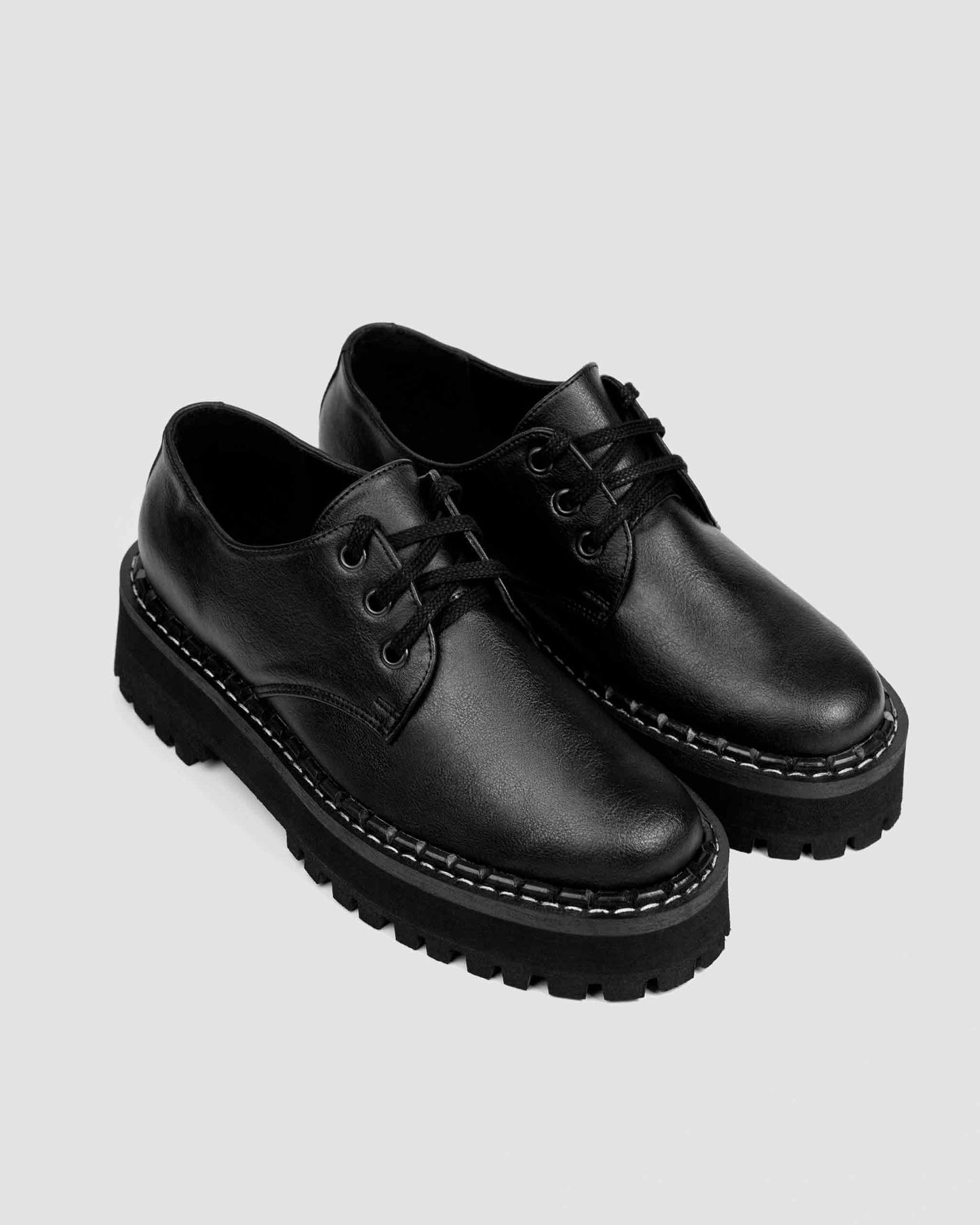 Chunky Derbs Girl Black derby ze skóry z winogron