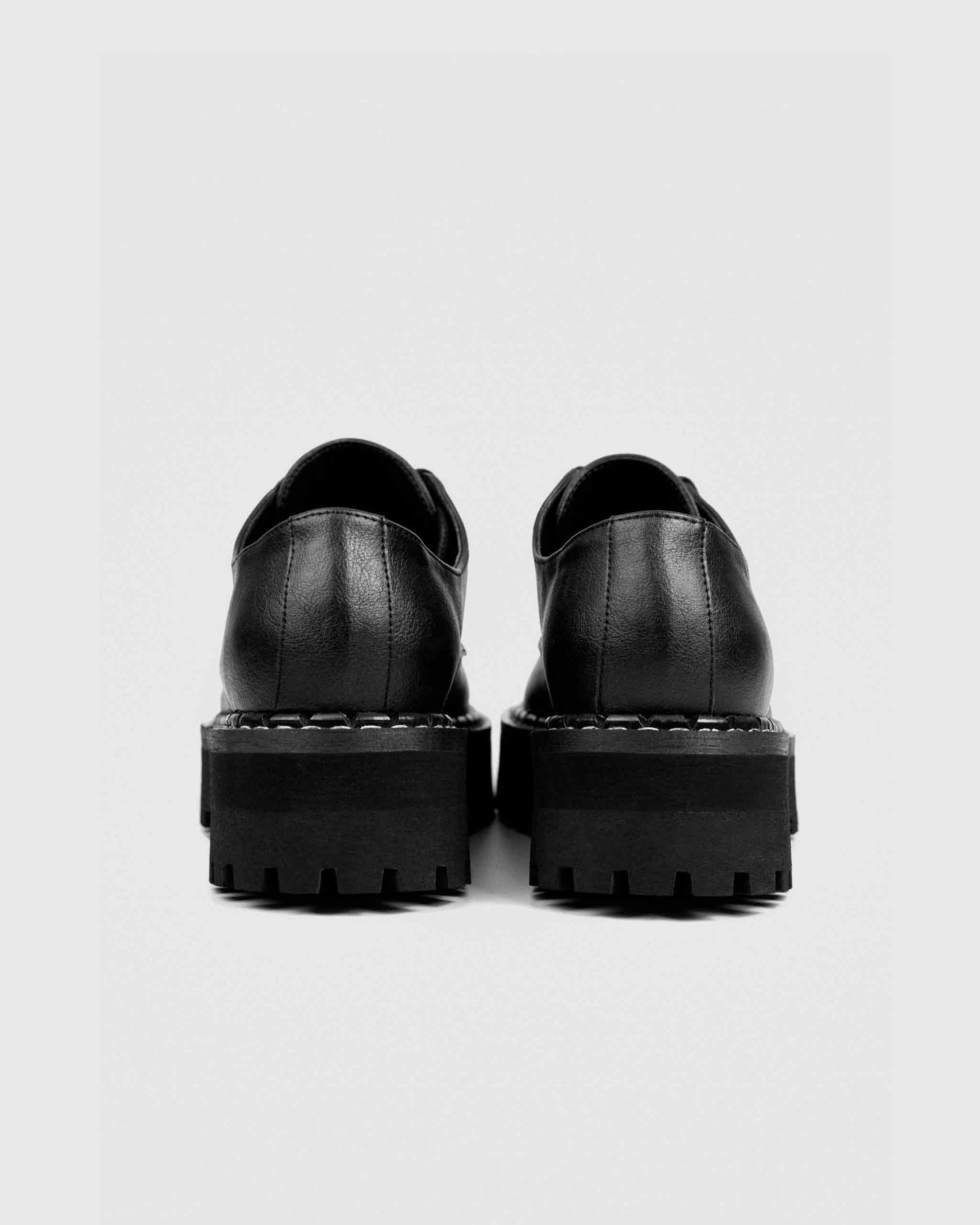 Chunky Derbs Girl Black derby ze skóry z winogron