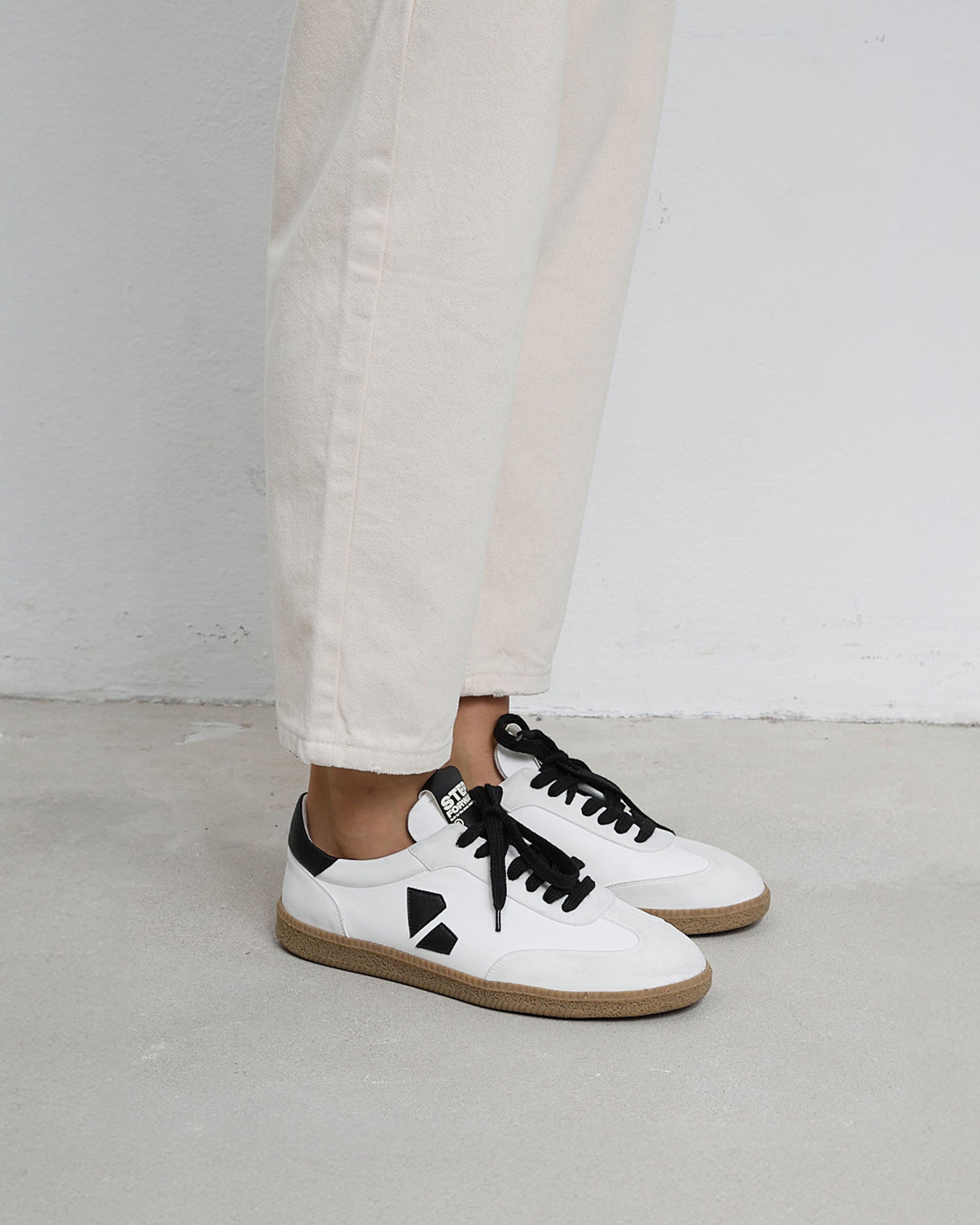 Brava Sneakers White Black