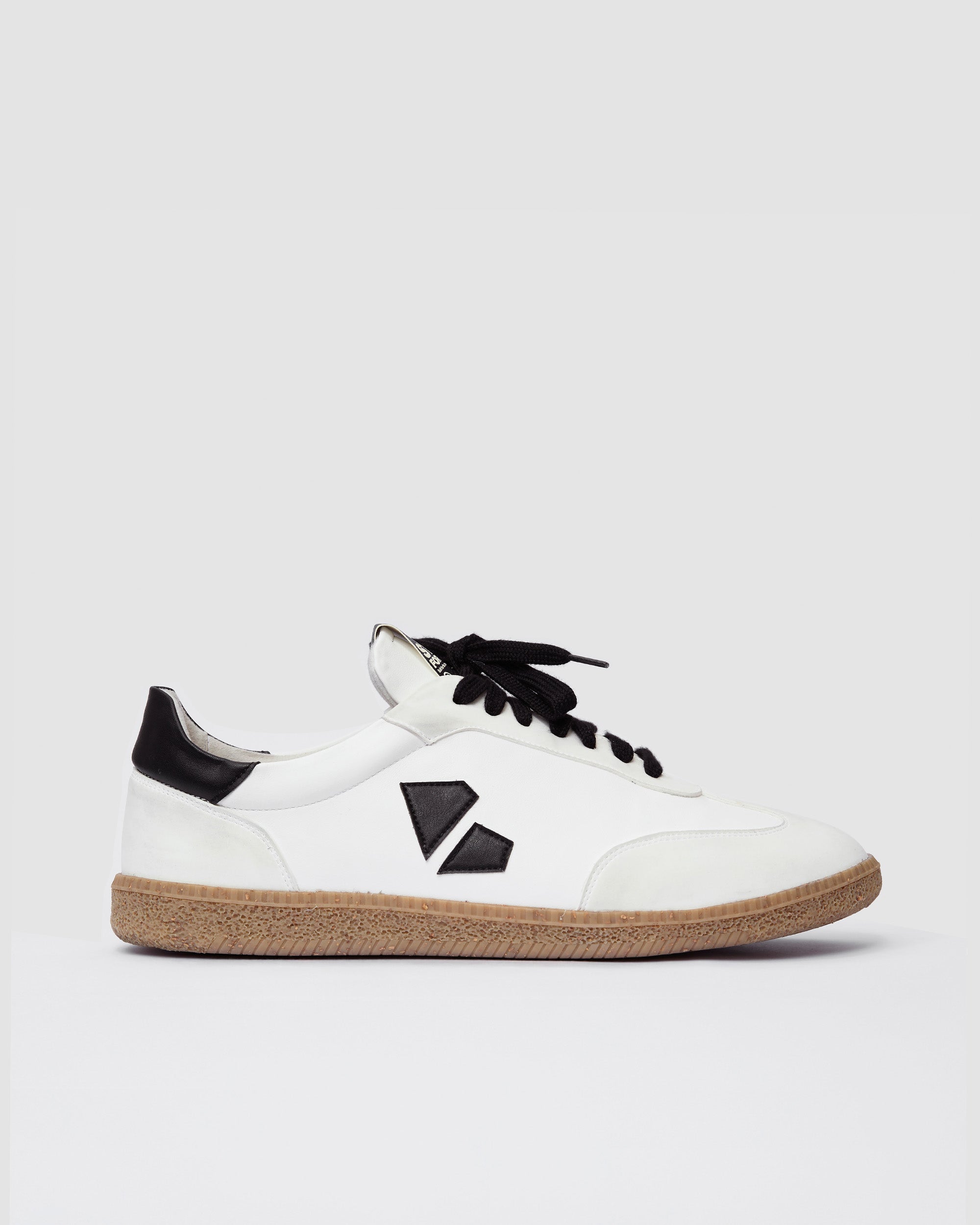 Brava Sneakers White Black
