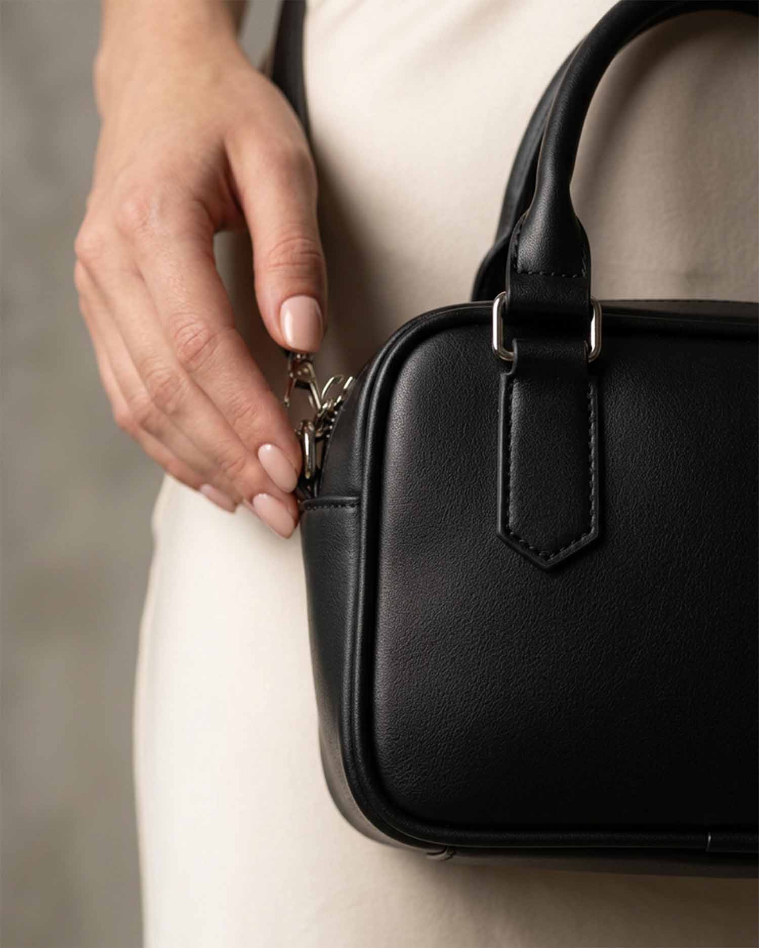 Boxy Bag torebka z roślinnej skóry - widok z przodu
