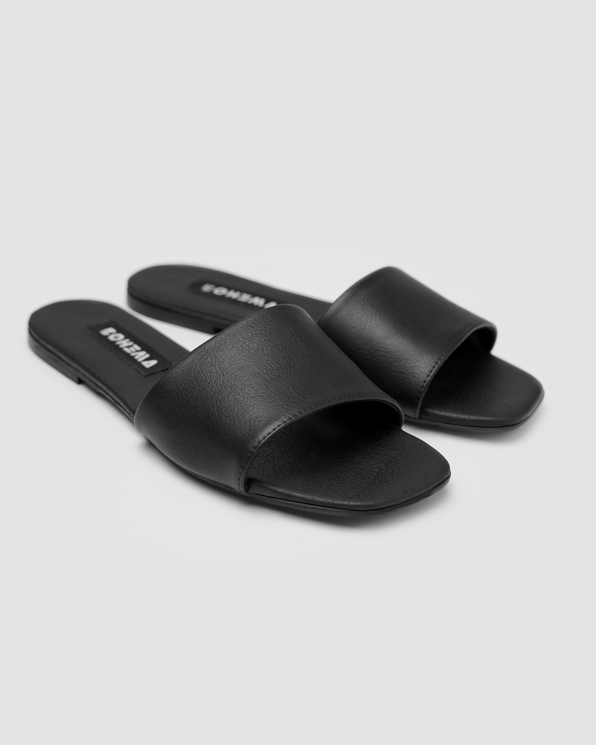 Mellow Slides Black klapki z roślinnej skóry z kukurydzy