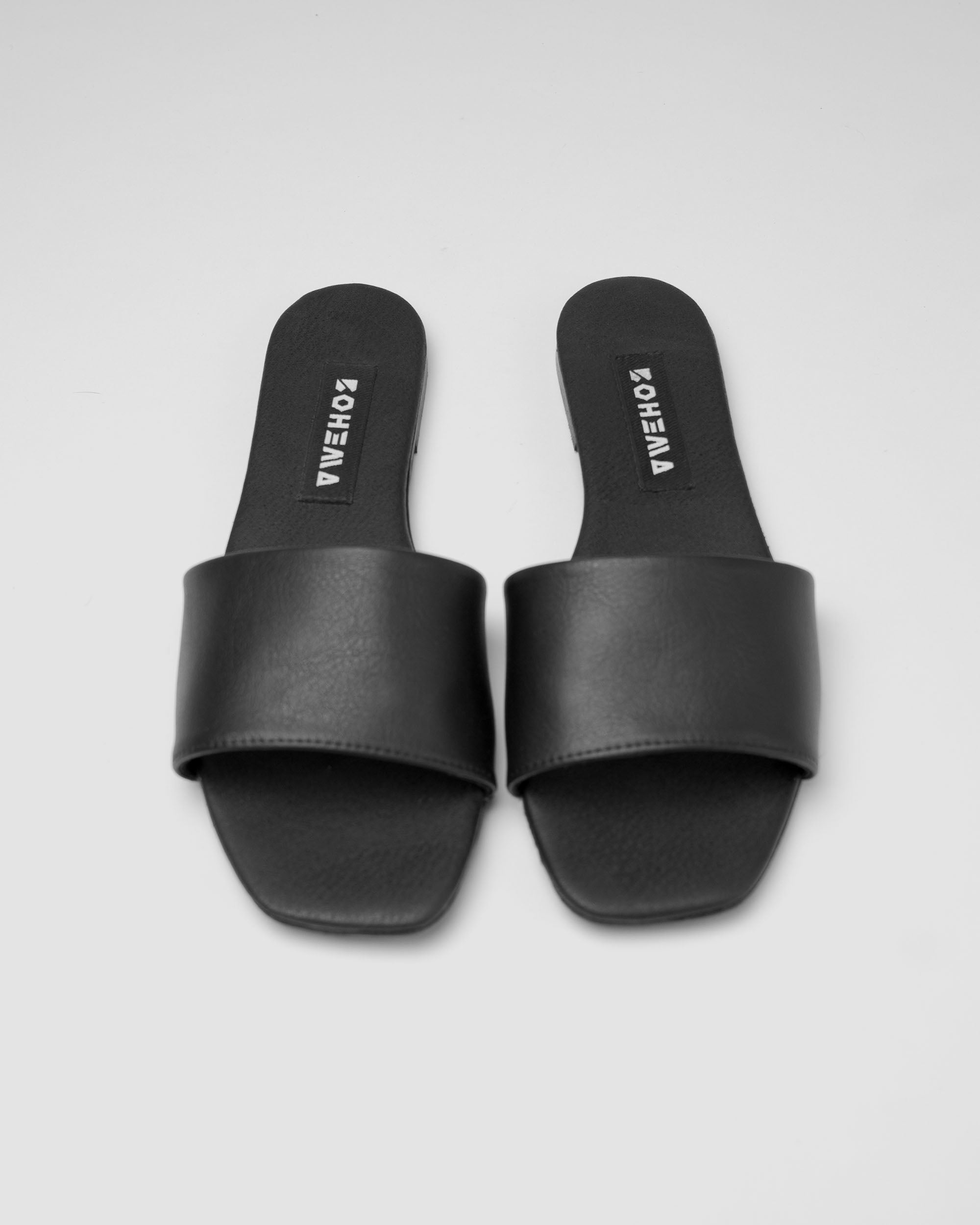 Mellow Slides Black klapki z roślinnej skóry z kukurydzy