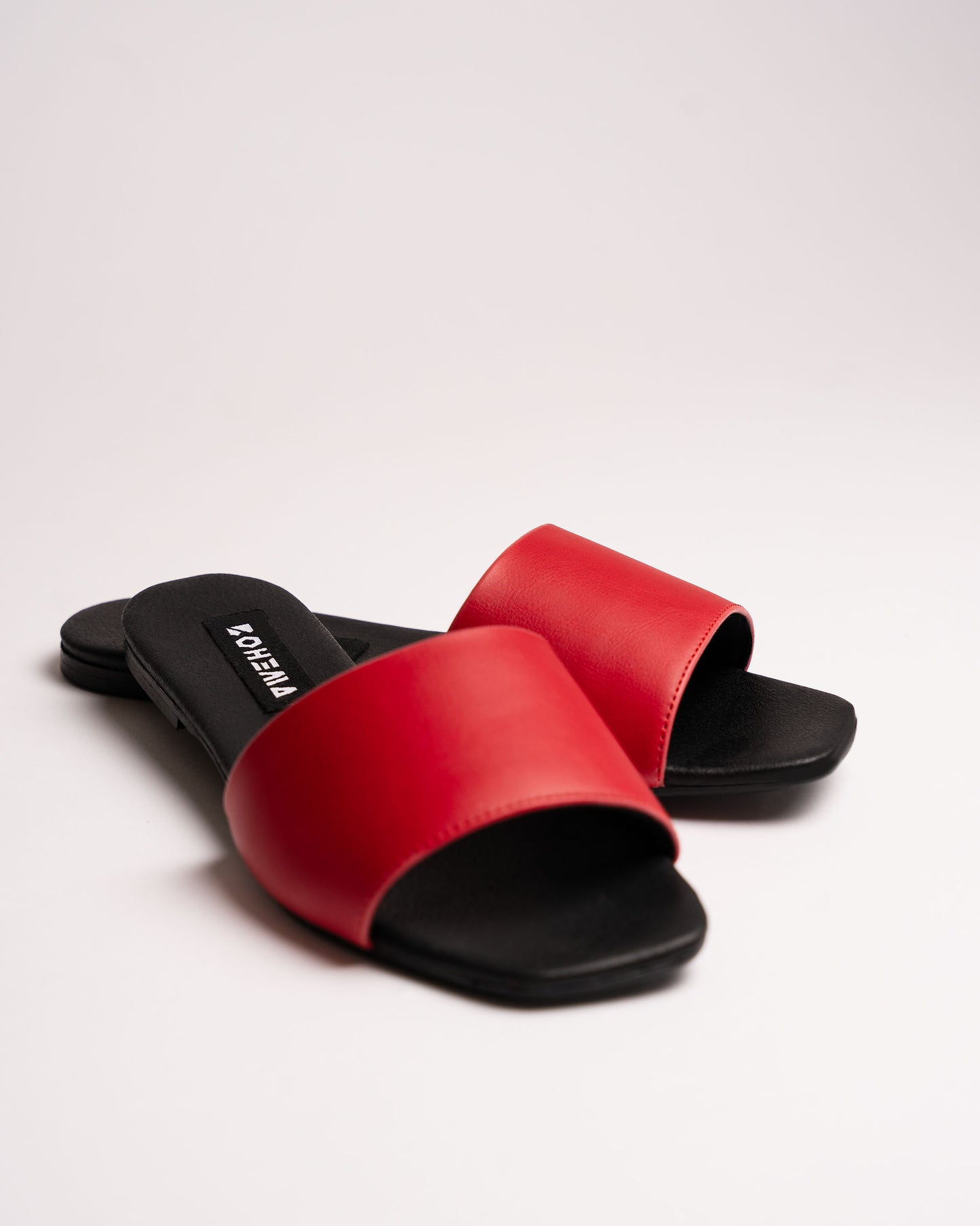 Mellow Slides Red klapki z roślinnej skóry z kukurydzy - sample sale