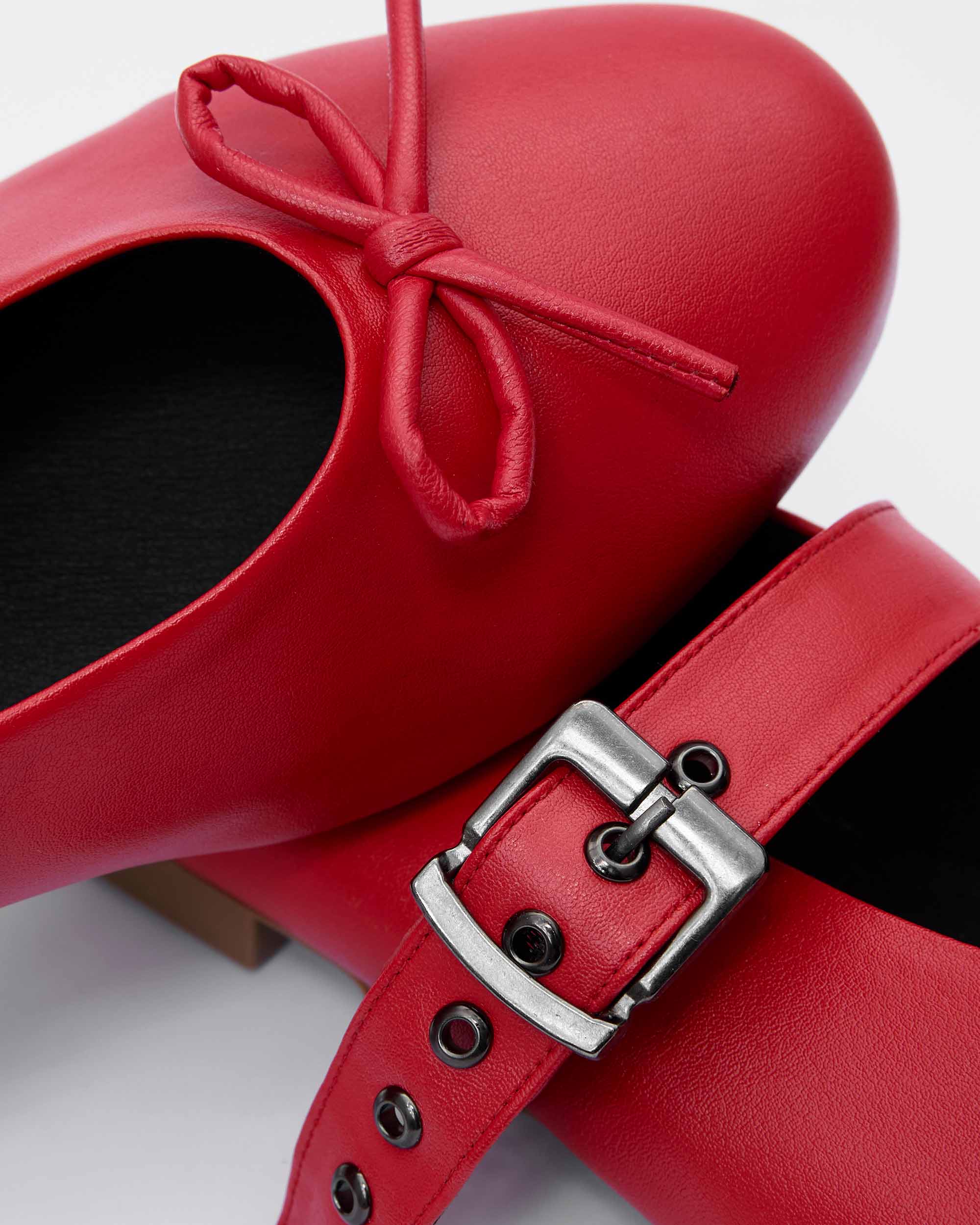 Mara Pumps Red czerwone baleriny z paskiem