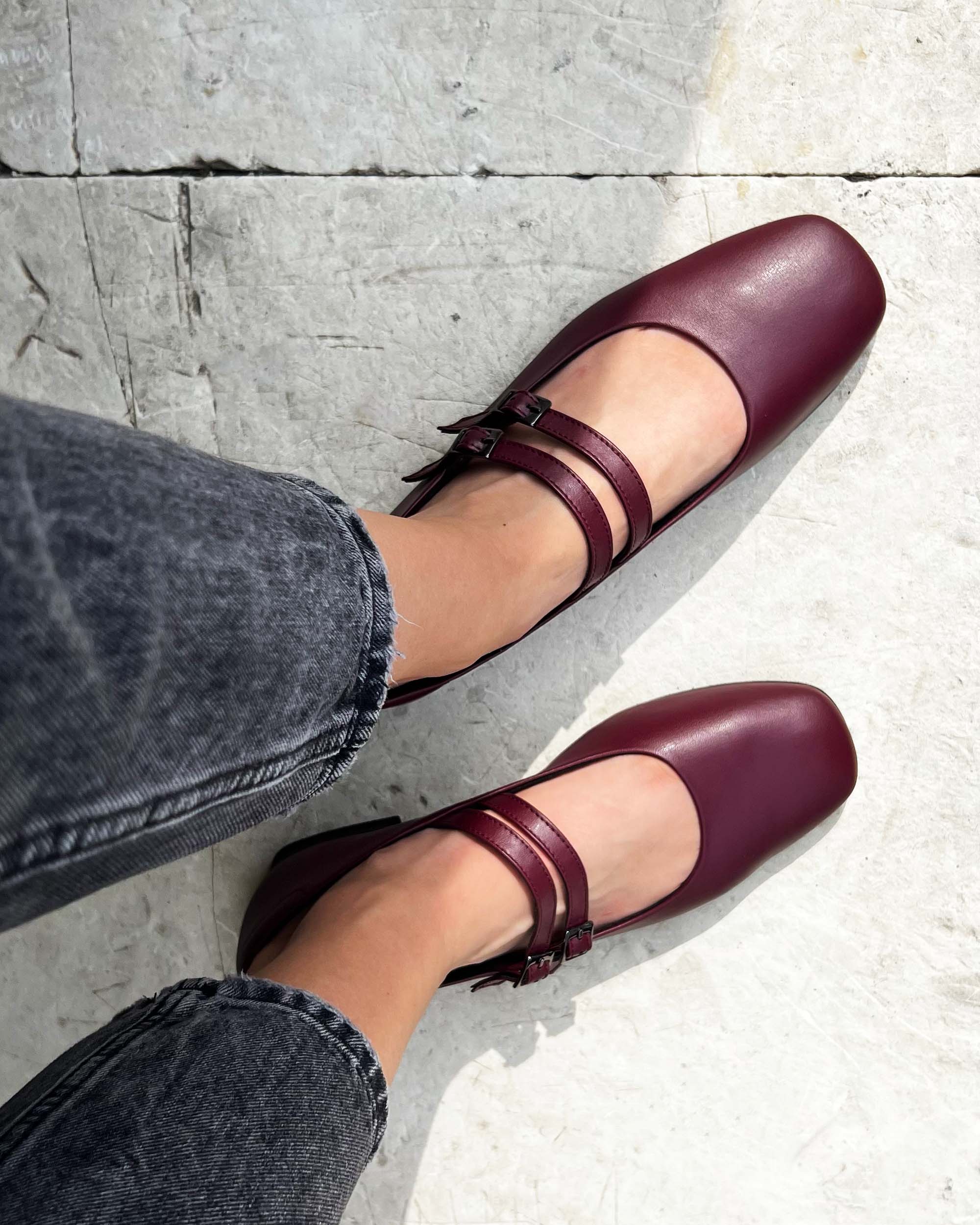 Baleriny Cherry Mary Jane Pumps