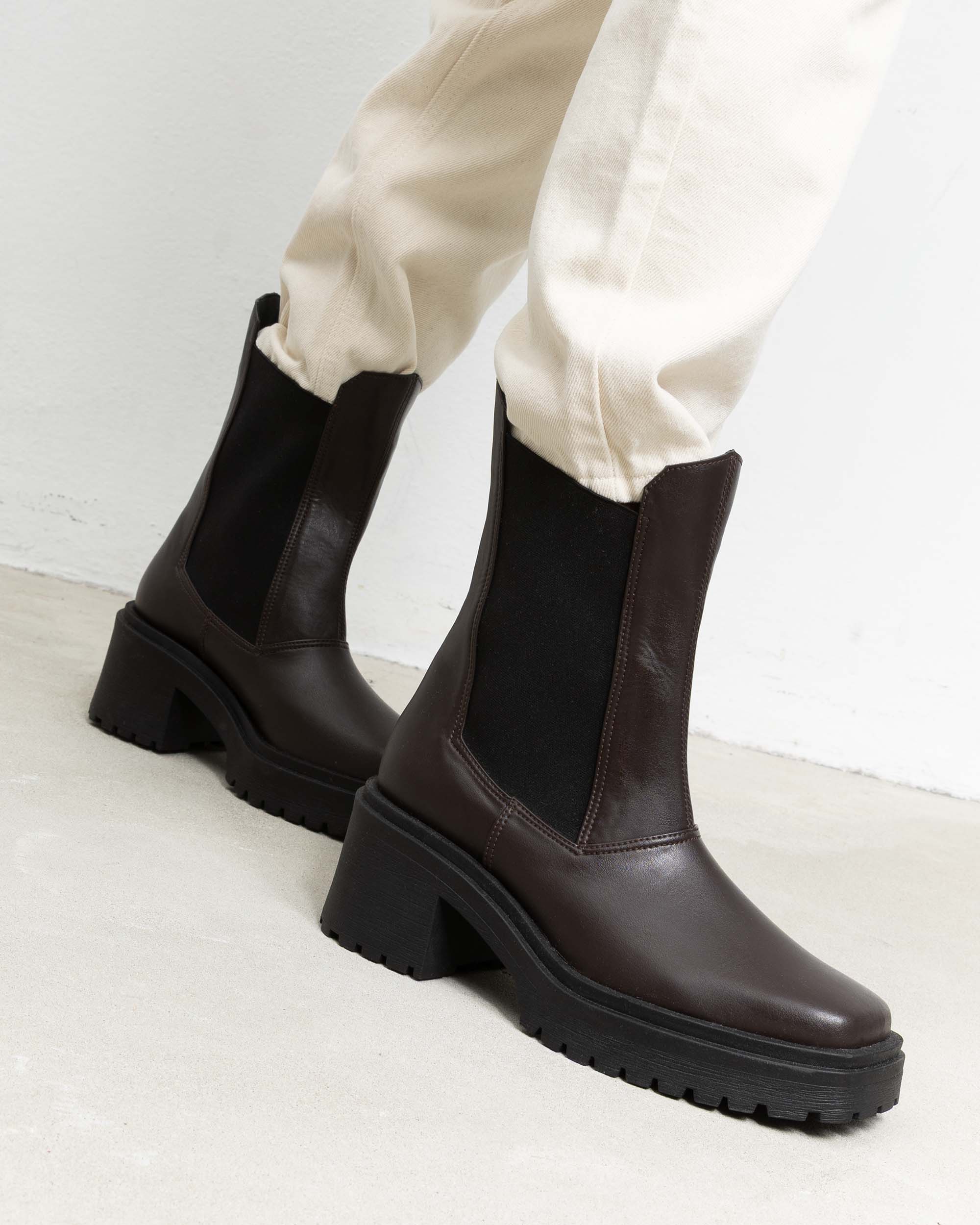 Squared Chelsea Boots Chocolate