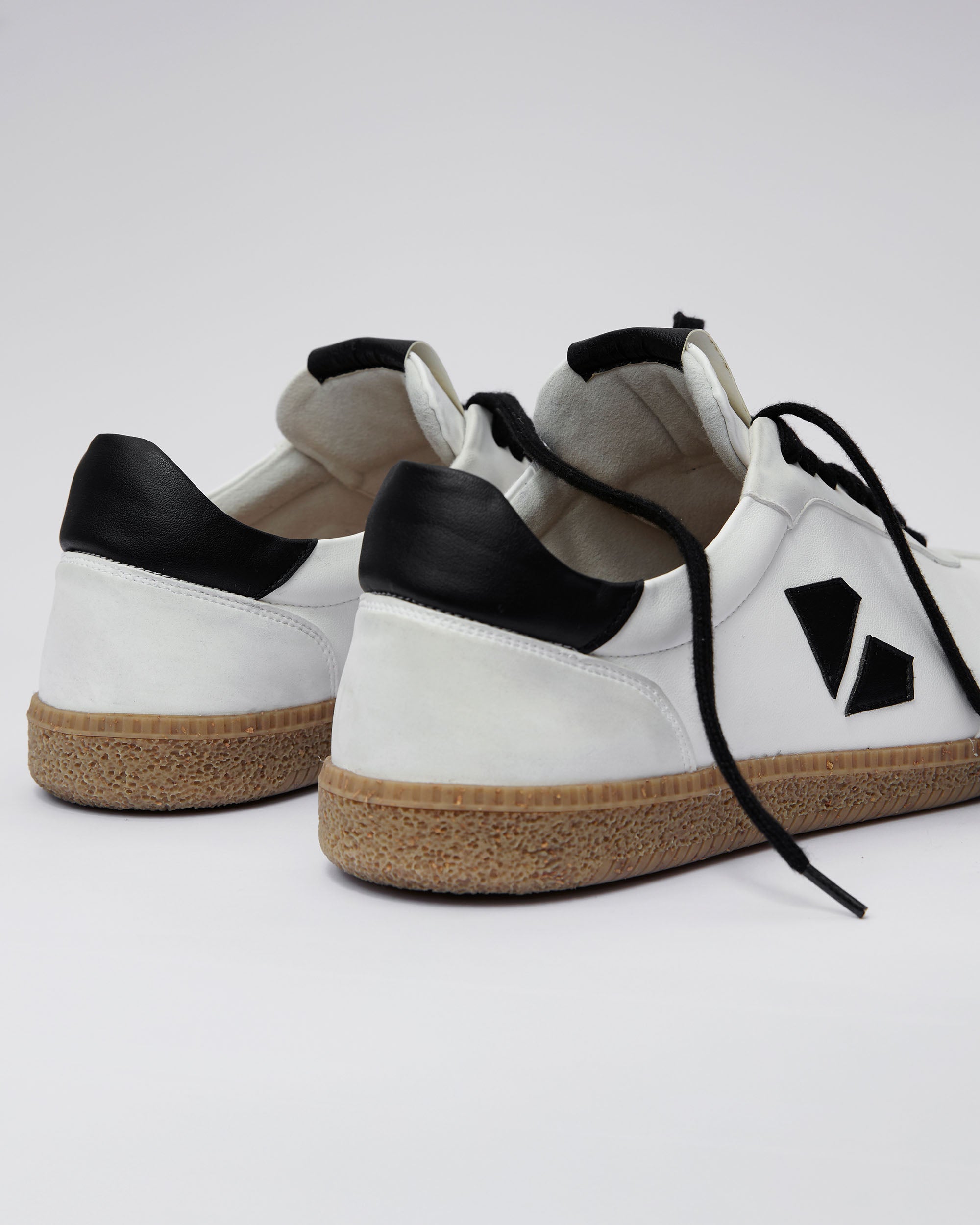 Brava Sneakers White Black