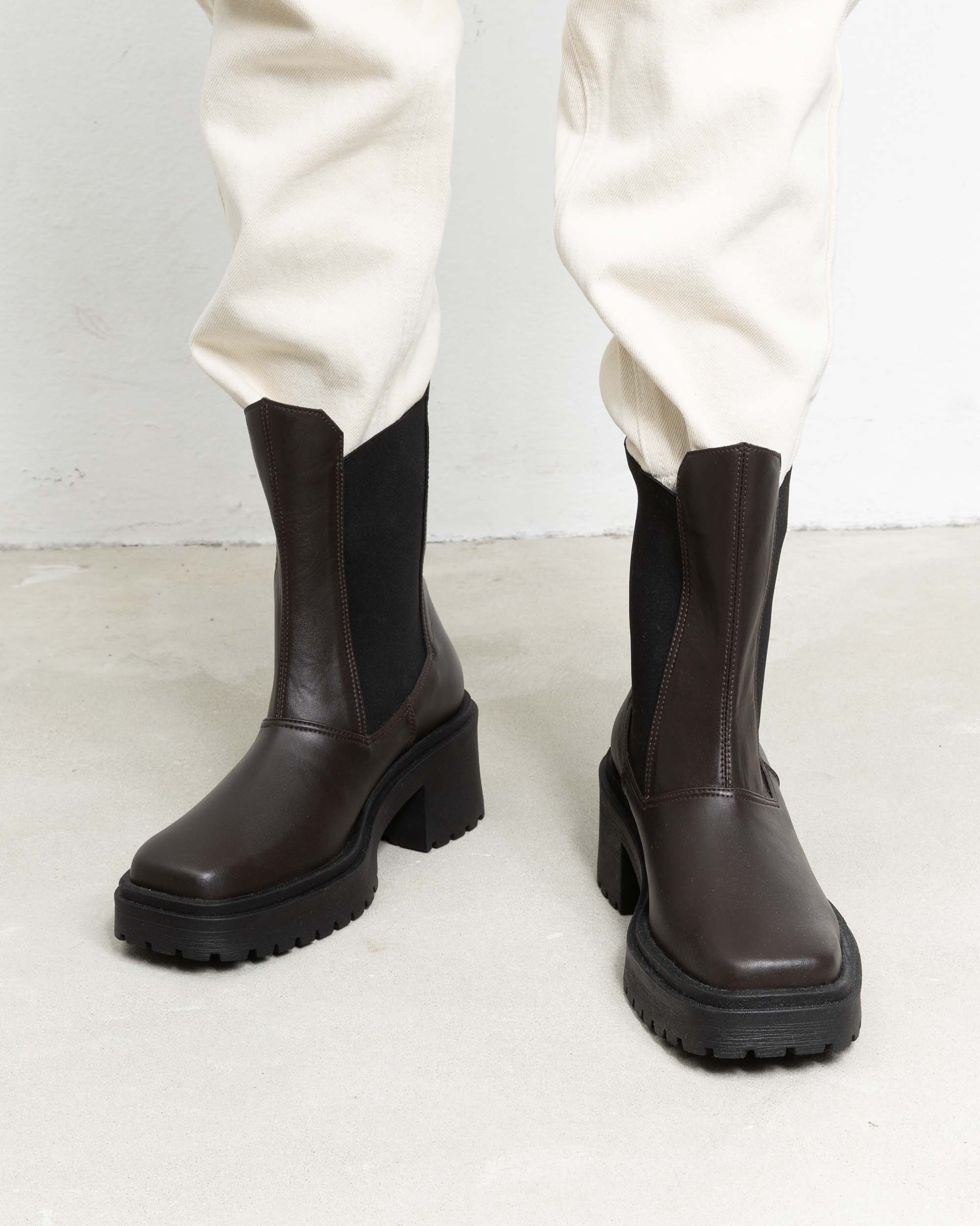 Squared Chelsea Boots Chocolate