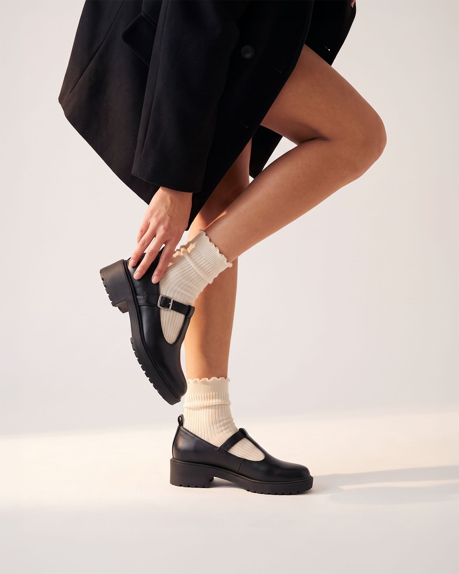 Czarne buty Mary Jane damskie ze skóry roślinnej – Curtsy | BOHEMA