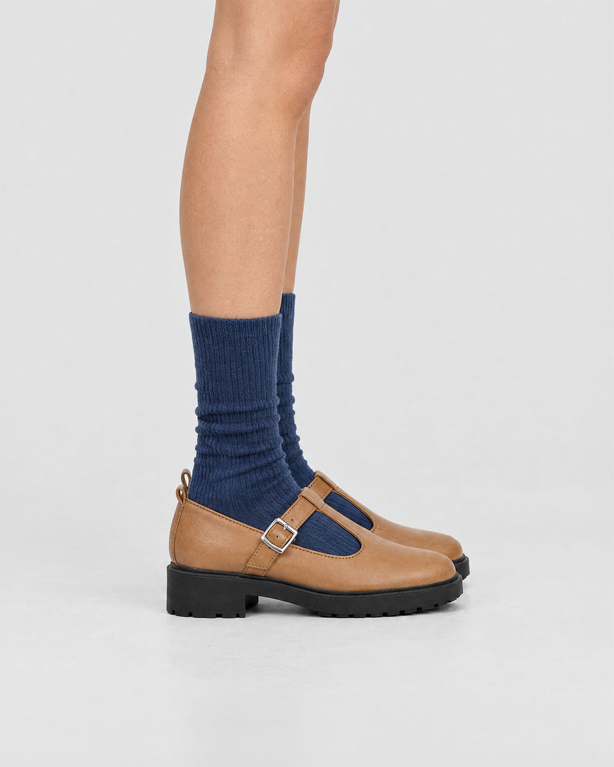 Karmelowe buty Mary Jane damskie ze skóry roślinnej – Curtsy | BOHEMA