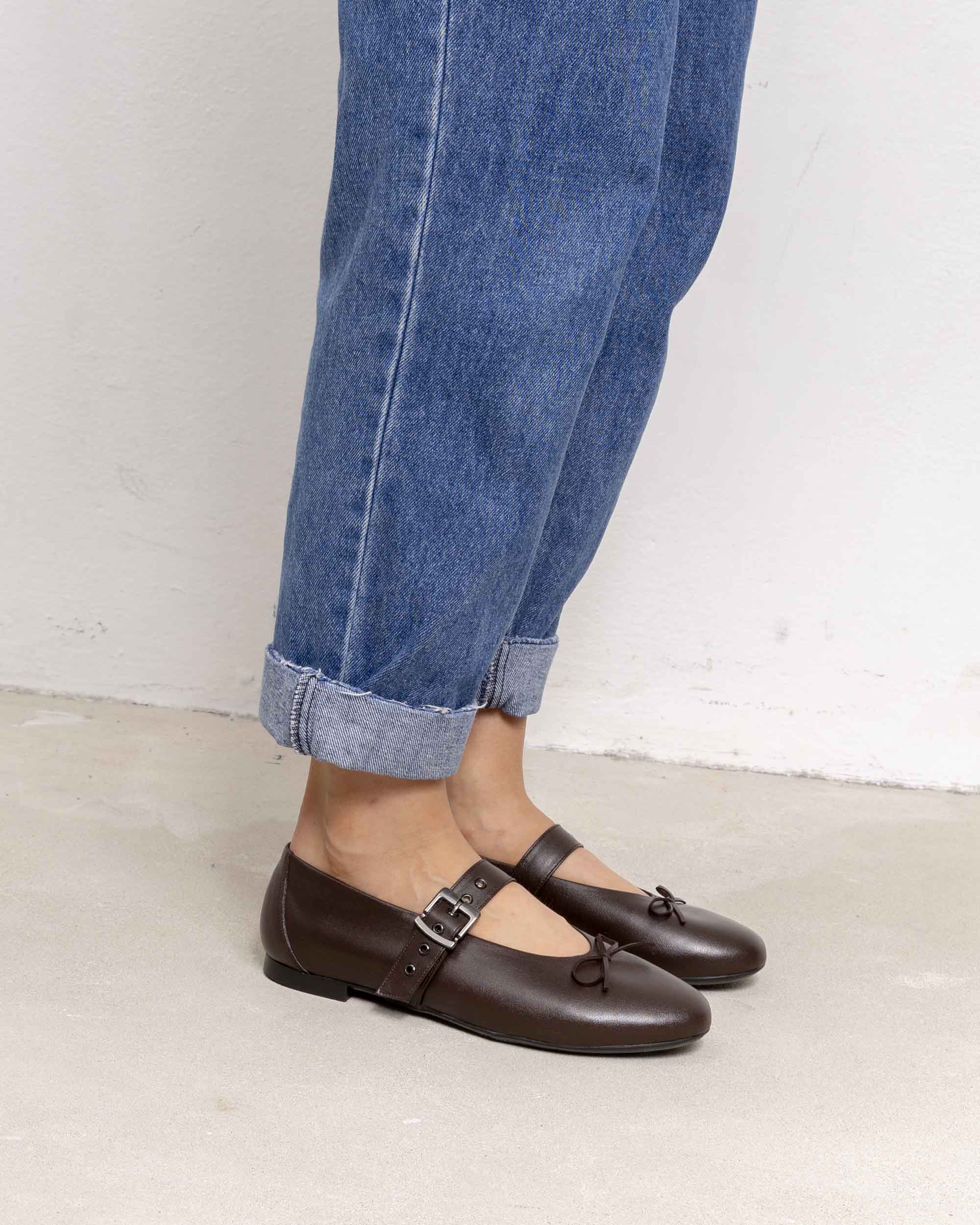 Mara Pumps Chocolate brązowe baleriny z paskiem