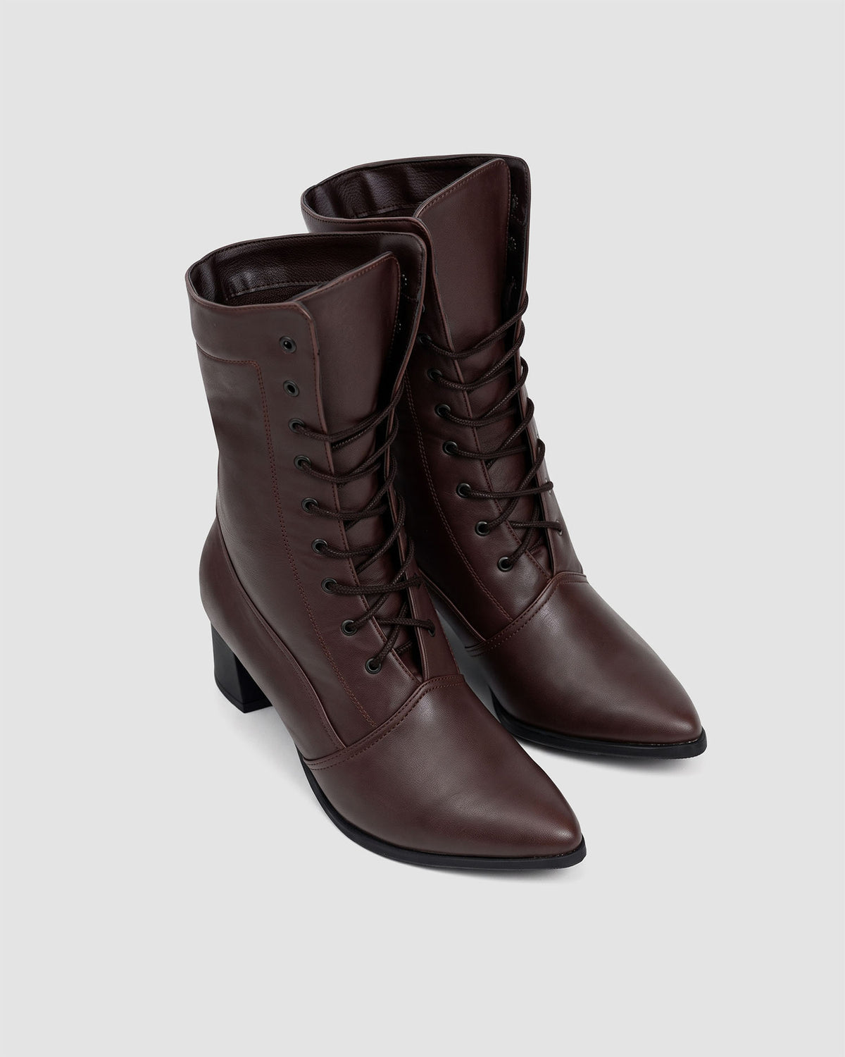 Czekoladowe botki High Boots z roślinnej skóry, para, widok z przodu