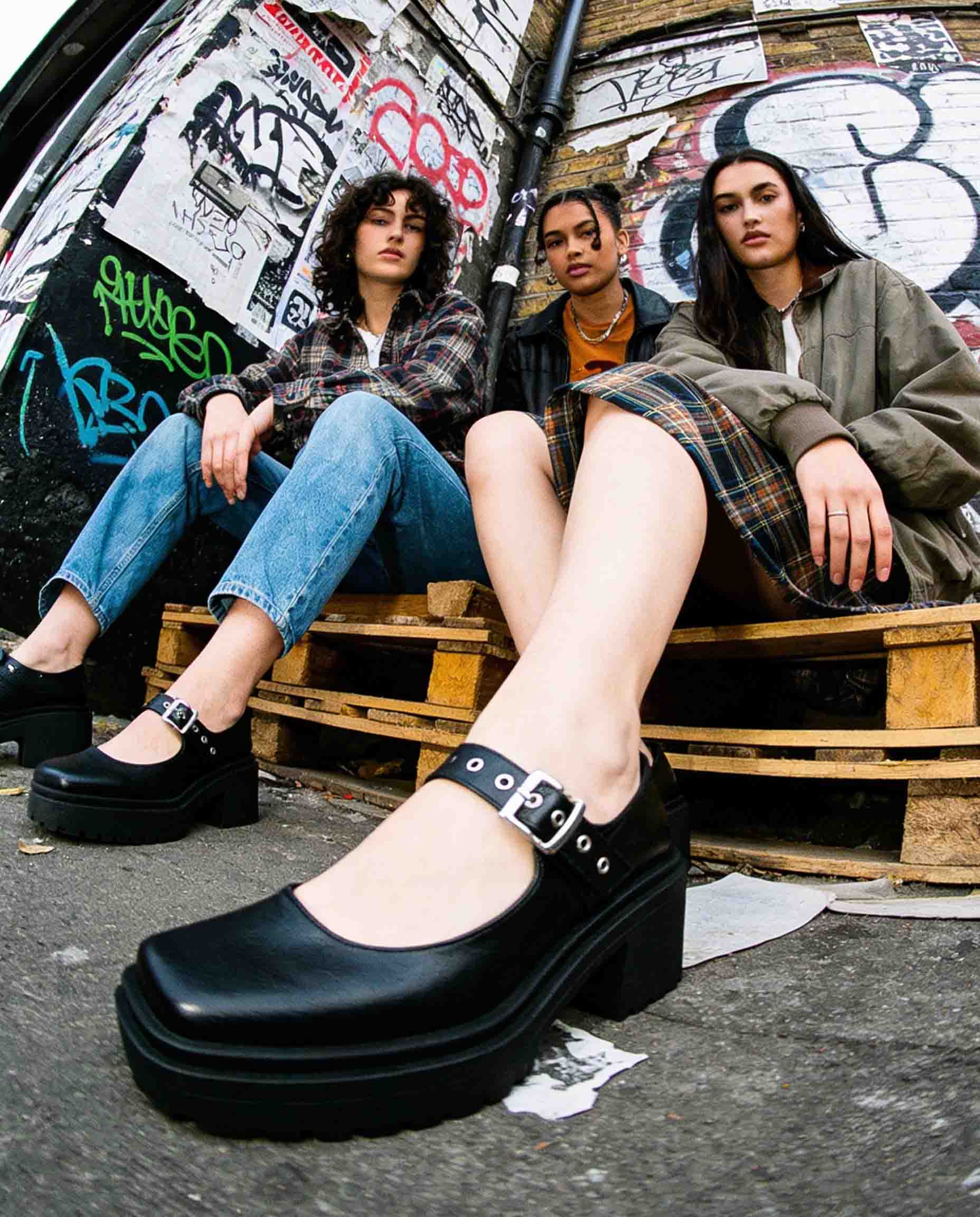 Squared Pumps Black baleriny w stylu Mary Jane ze skóry z winogron