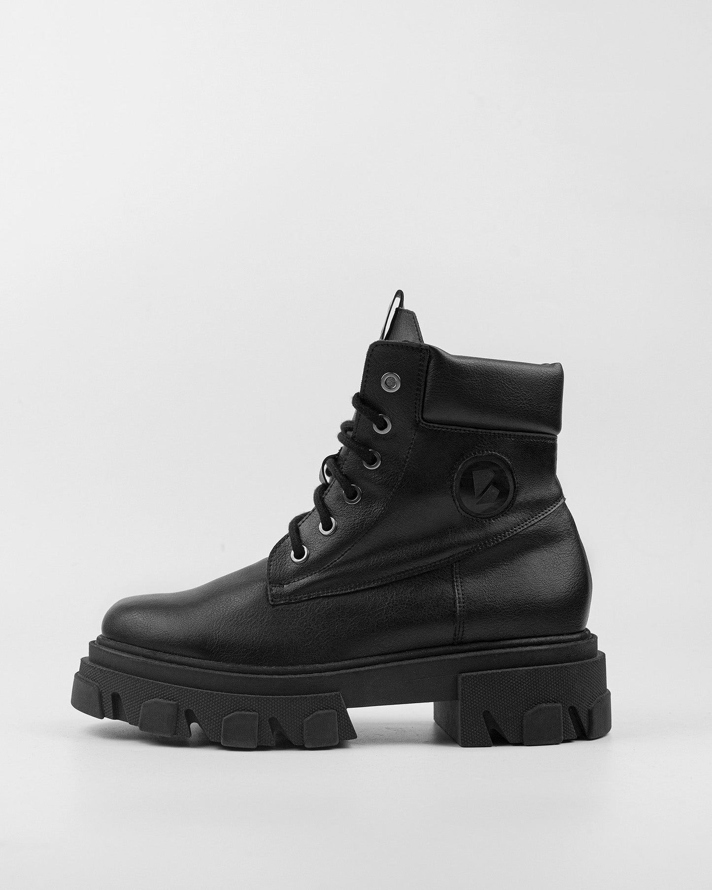Riot Boots krótkie wegańskie botki damskie w stylu “worker boots” - model posesyjny