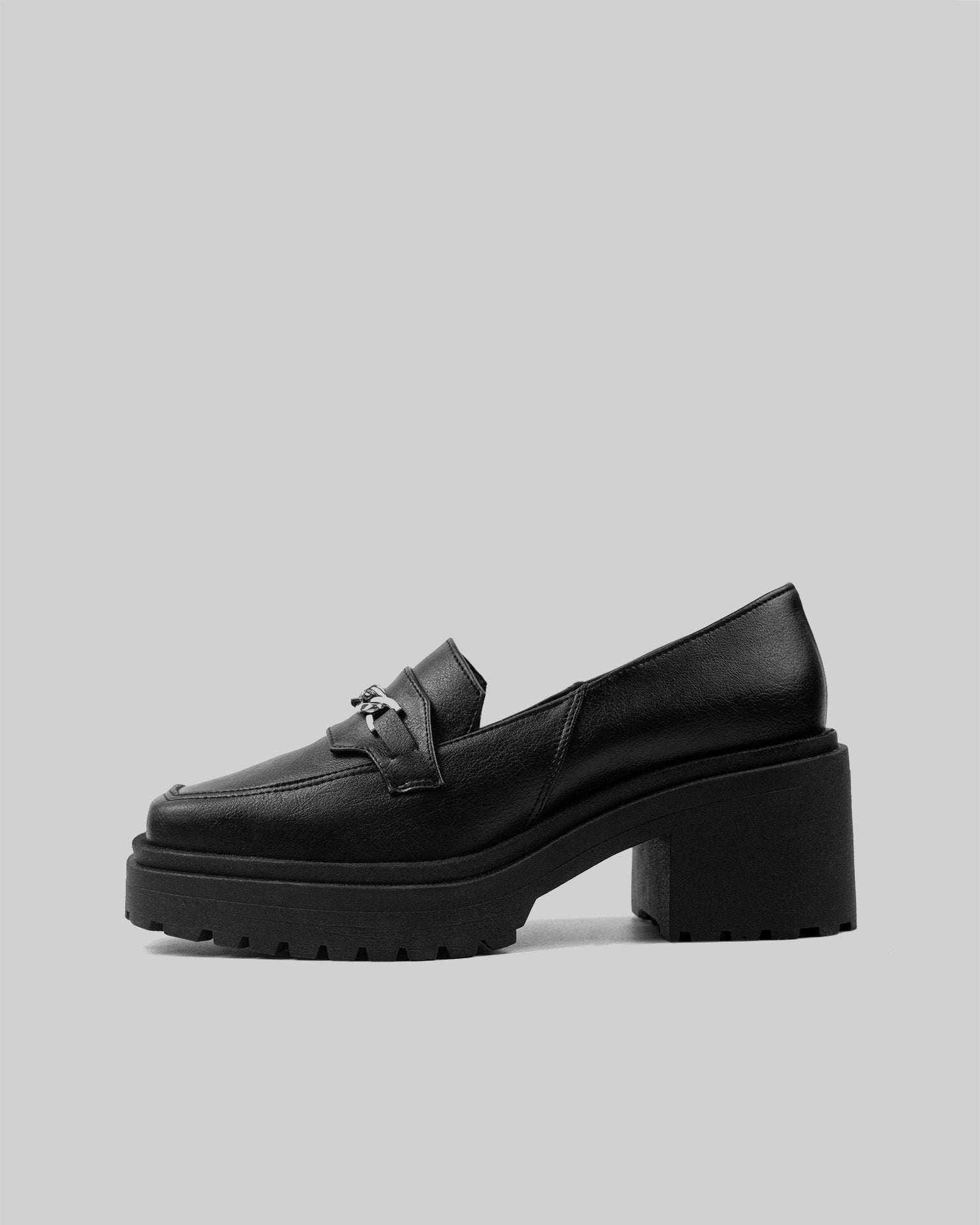 Wegańskie loafersy damskie ze skóry z winogron Squared Loafers Black