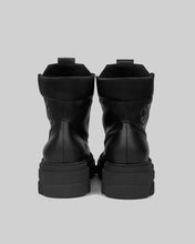 Załaduj obraz do przeglądarki galerii, Riot Boots krótkie wegańskie botki damskie w stylu “worker boots”

