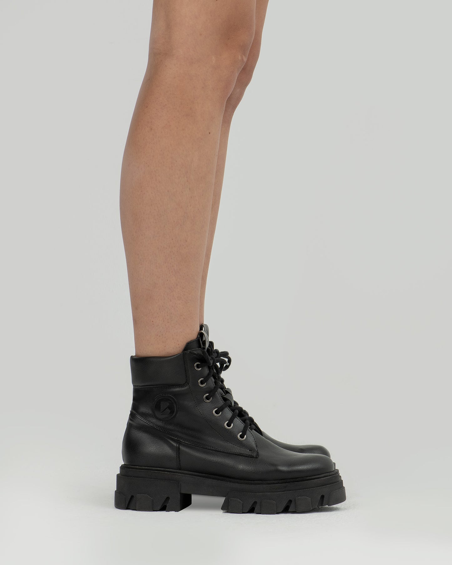 Riot Boots krótkie wegańskie botki damskie w stylu “worker boots”